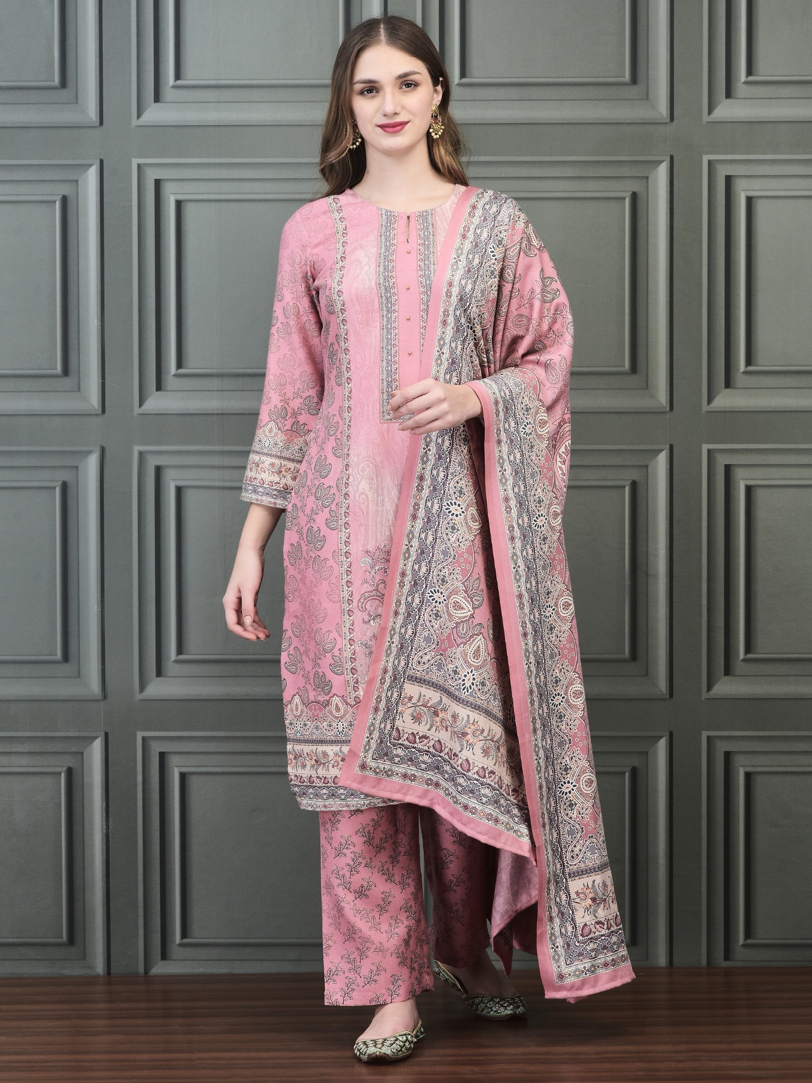 Paisley Print Kurta Pyjama Set with Contrast Dupatta