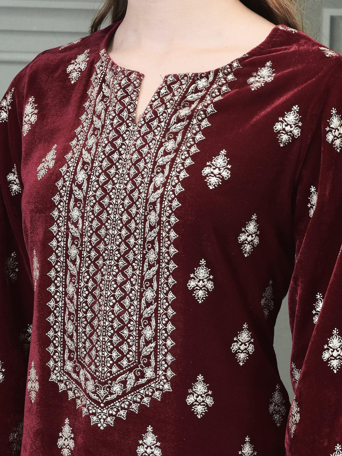 20330MAROON_closer_be06bf32-1e60-402c-8f69-3f93f31bde34
