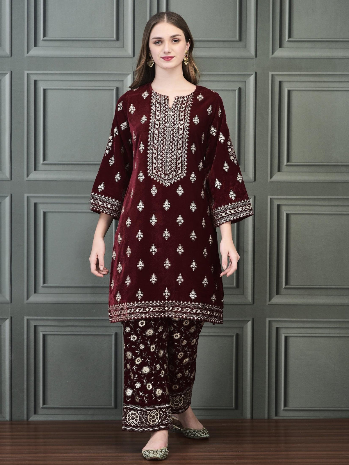 20330MAROON_detail2_bb3e38b8-ef96-4f3a-8adb-d2772bb2dc37