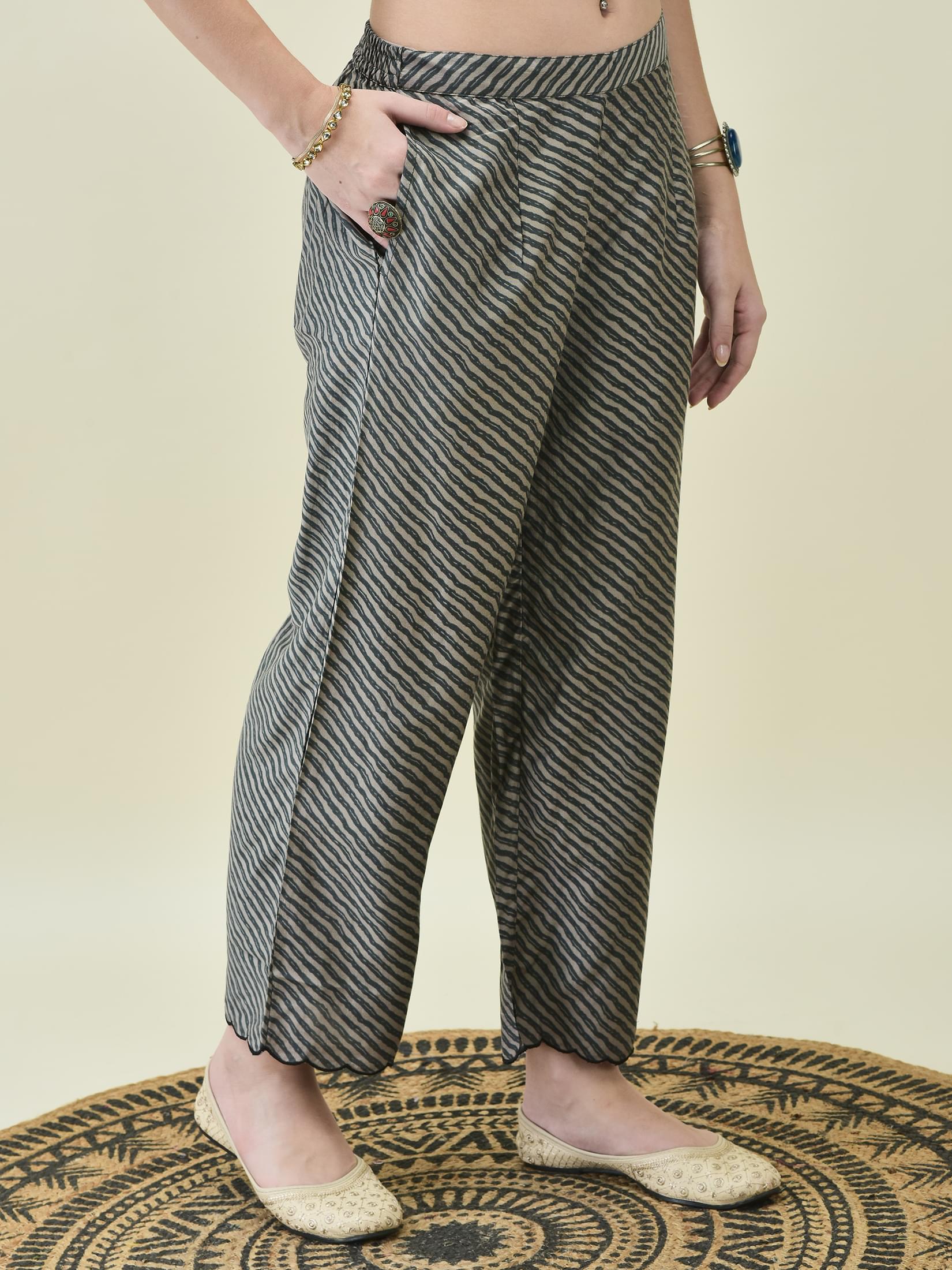 Women Muslin Grey Floral Print Kurta Comfort Pant Chanderi Dupatta.
