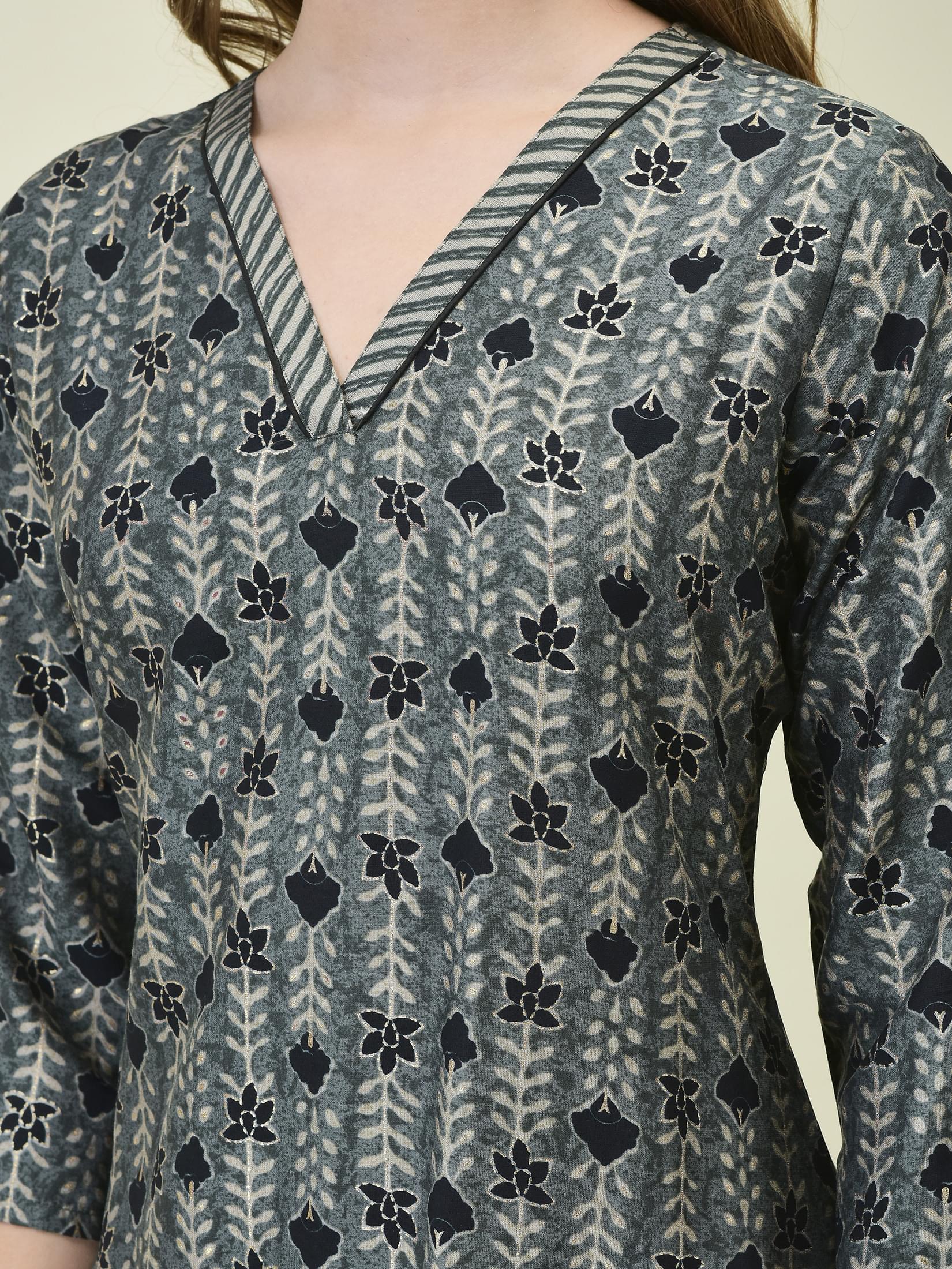 Women Muslin Grey Floral Print Kurta Comfort Pant Chanderi Dupatta.