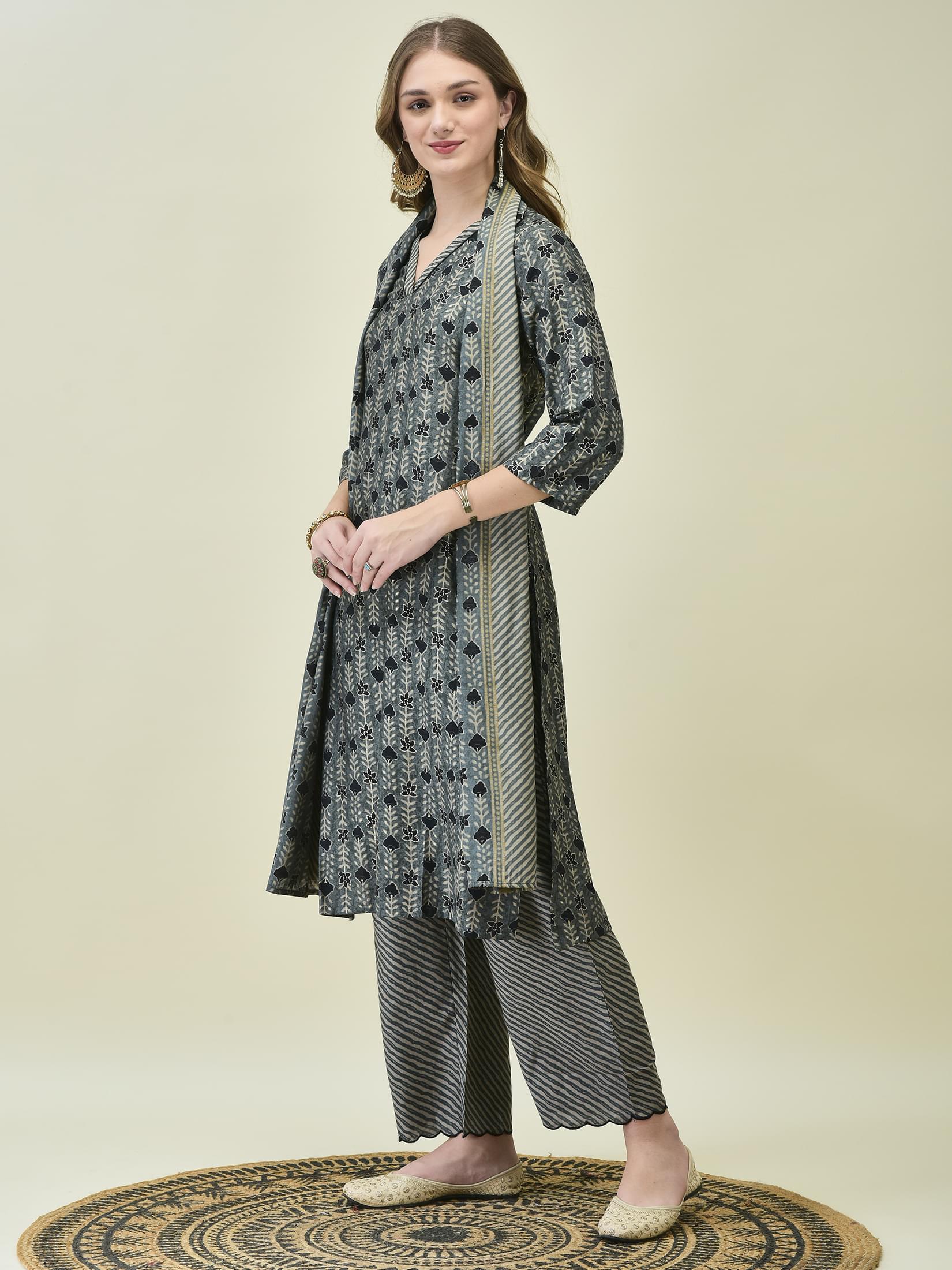 Women Muslin Grey Floral Print Kurta Comfort Pant Chanderi Dupatta.