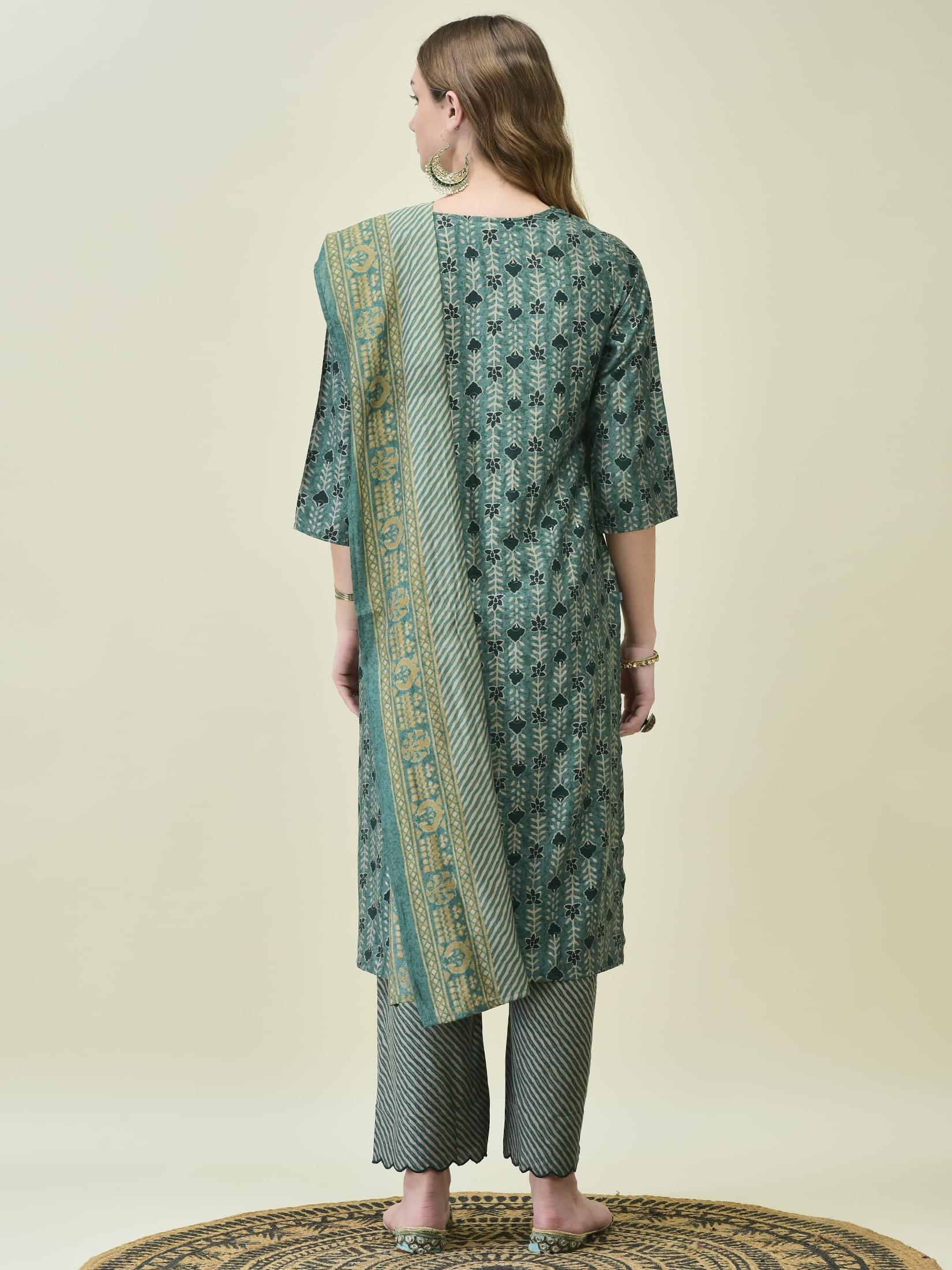 Women Muslin Teal Floral Print Kurta Comfort Pant Chanderi Dupatta.
