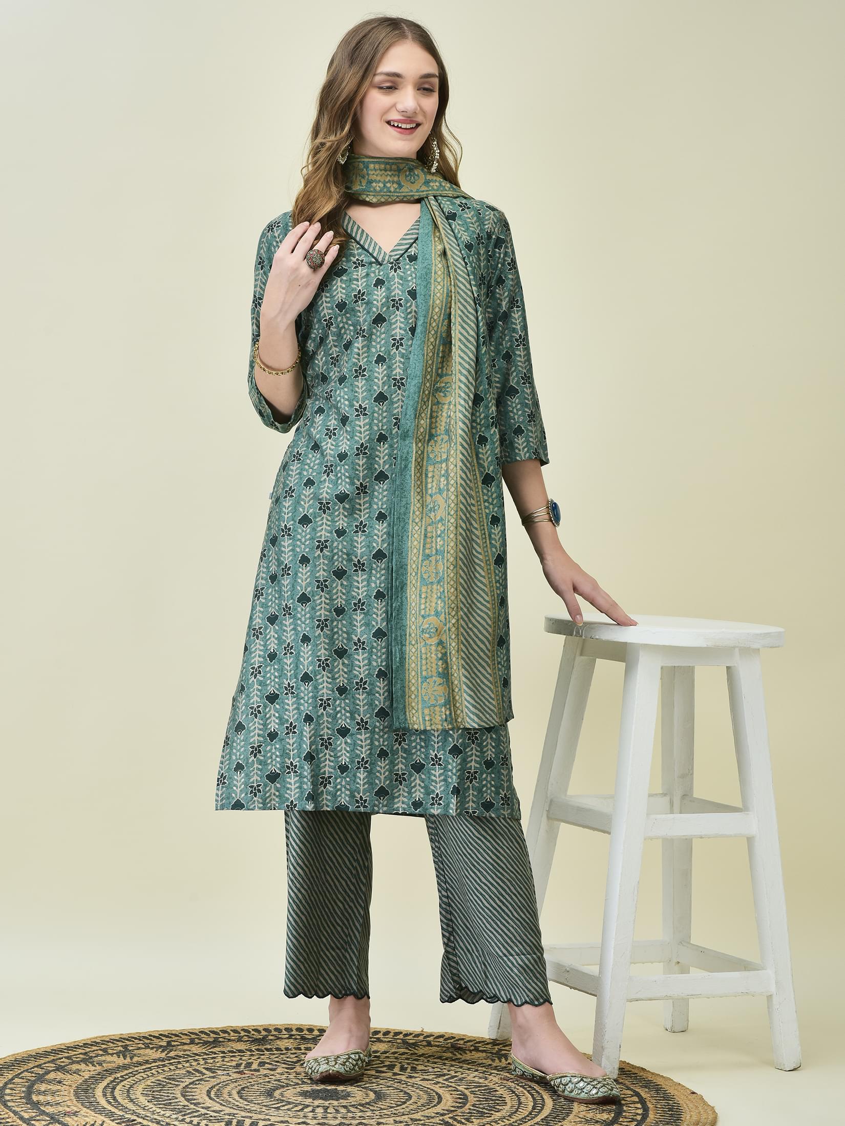 Women Muslin Teal Floral Print Kurta Comfort Pant Chanderi Dupatta.
