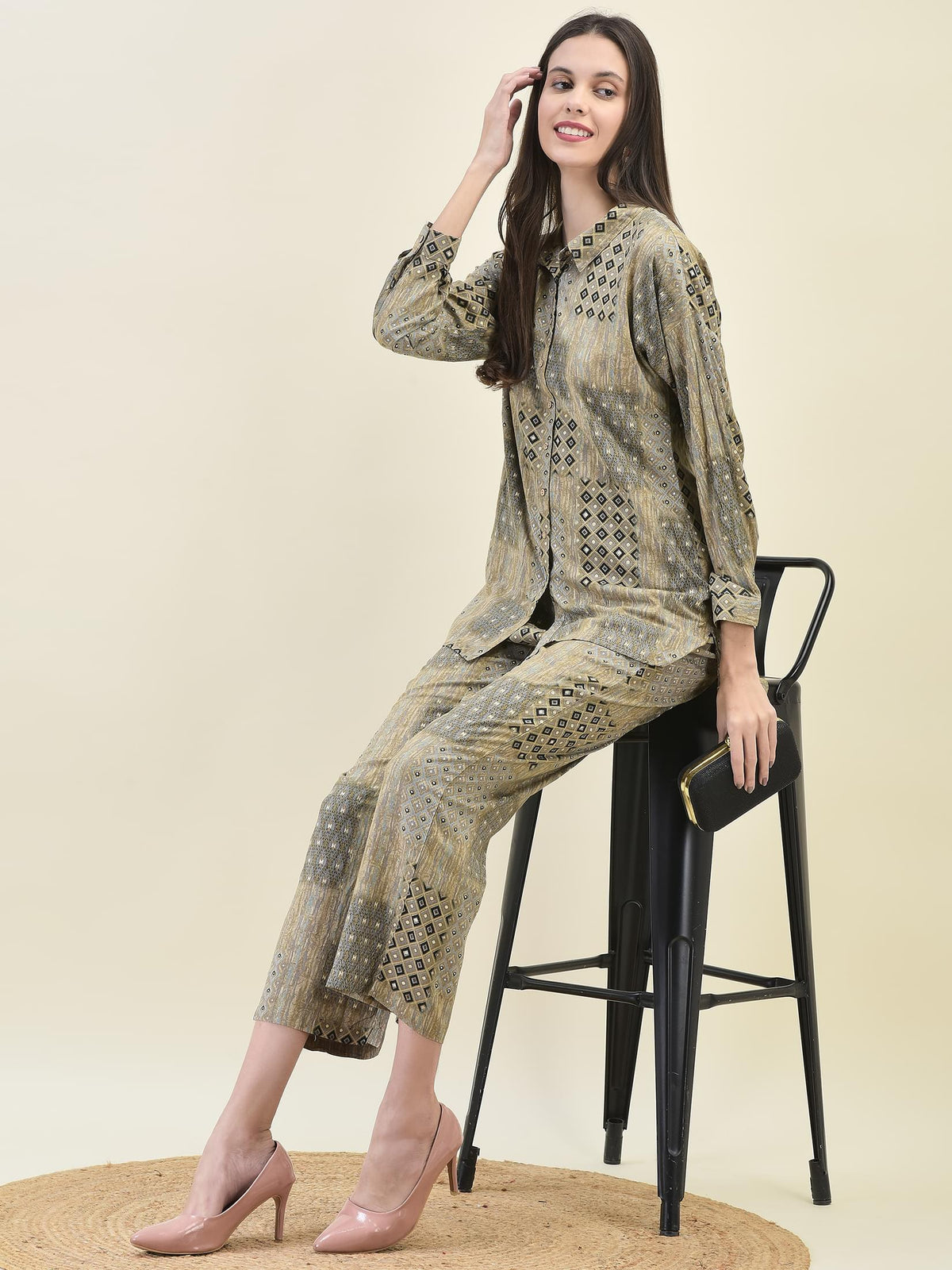 Women Liva Rayon Grey Geometric Print Co-Ord Set.