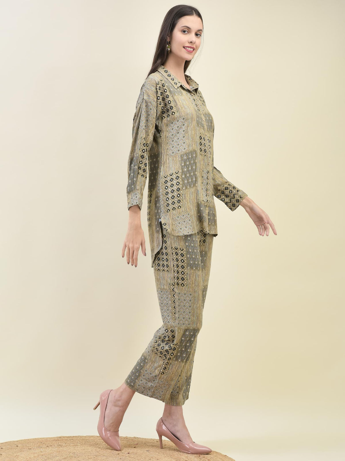 Women Liva Rayon Grey Geometric Print Co-Ord Set.