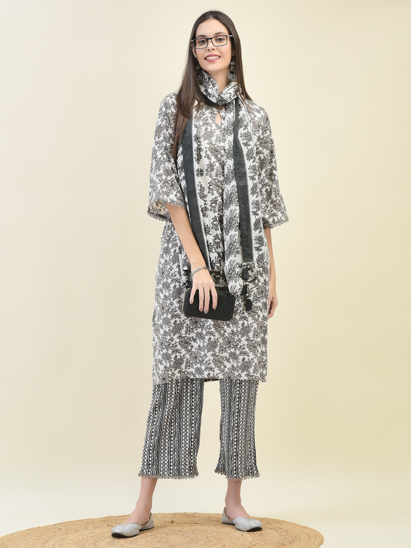 20399BLACK_WHITE_detail