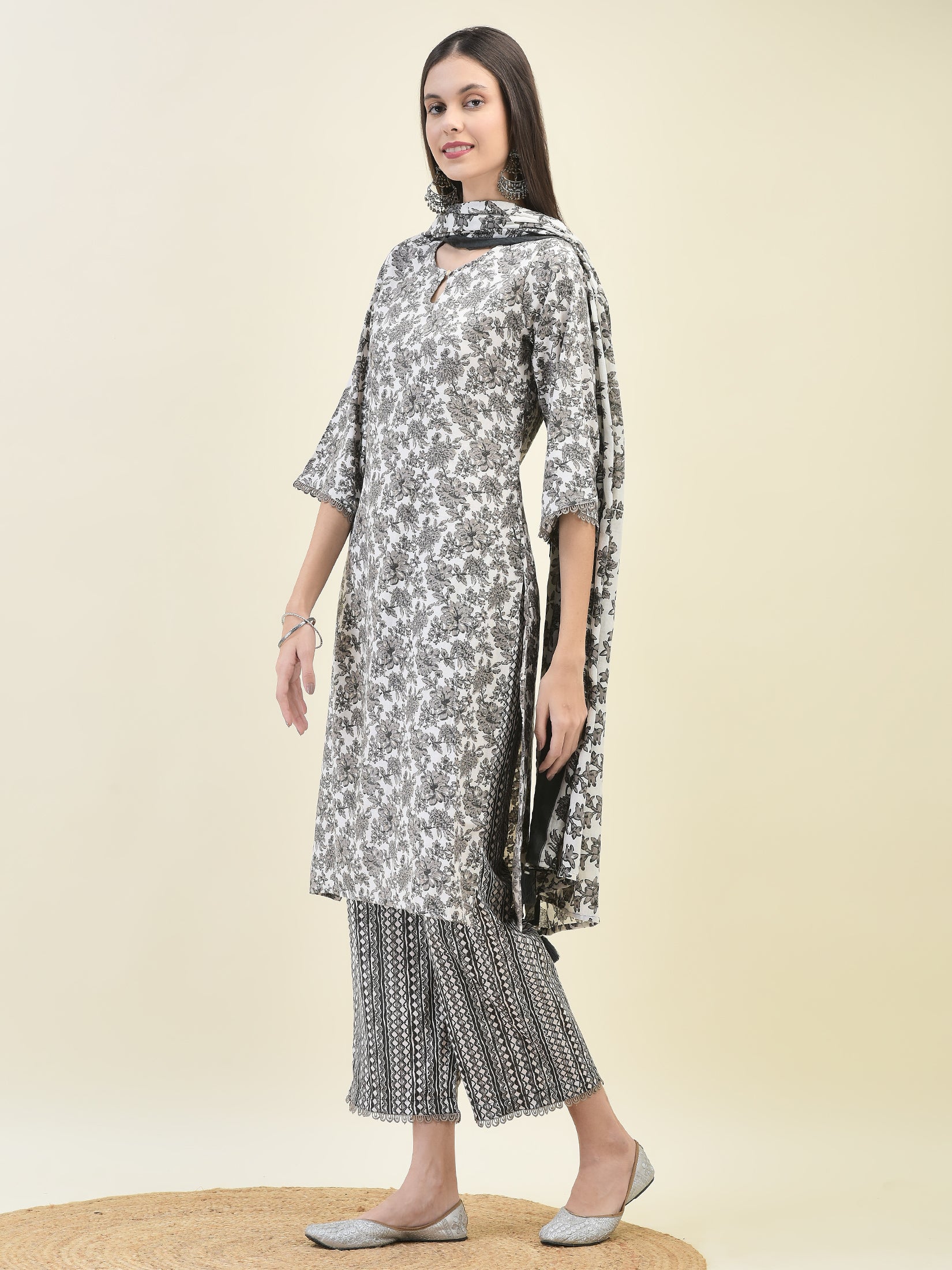 20399BLACK_WHITE_left