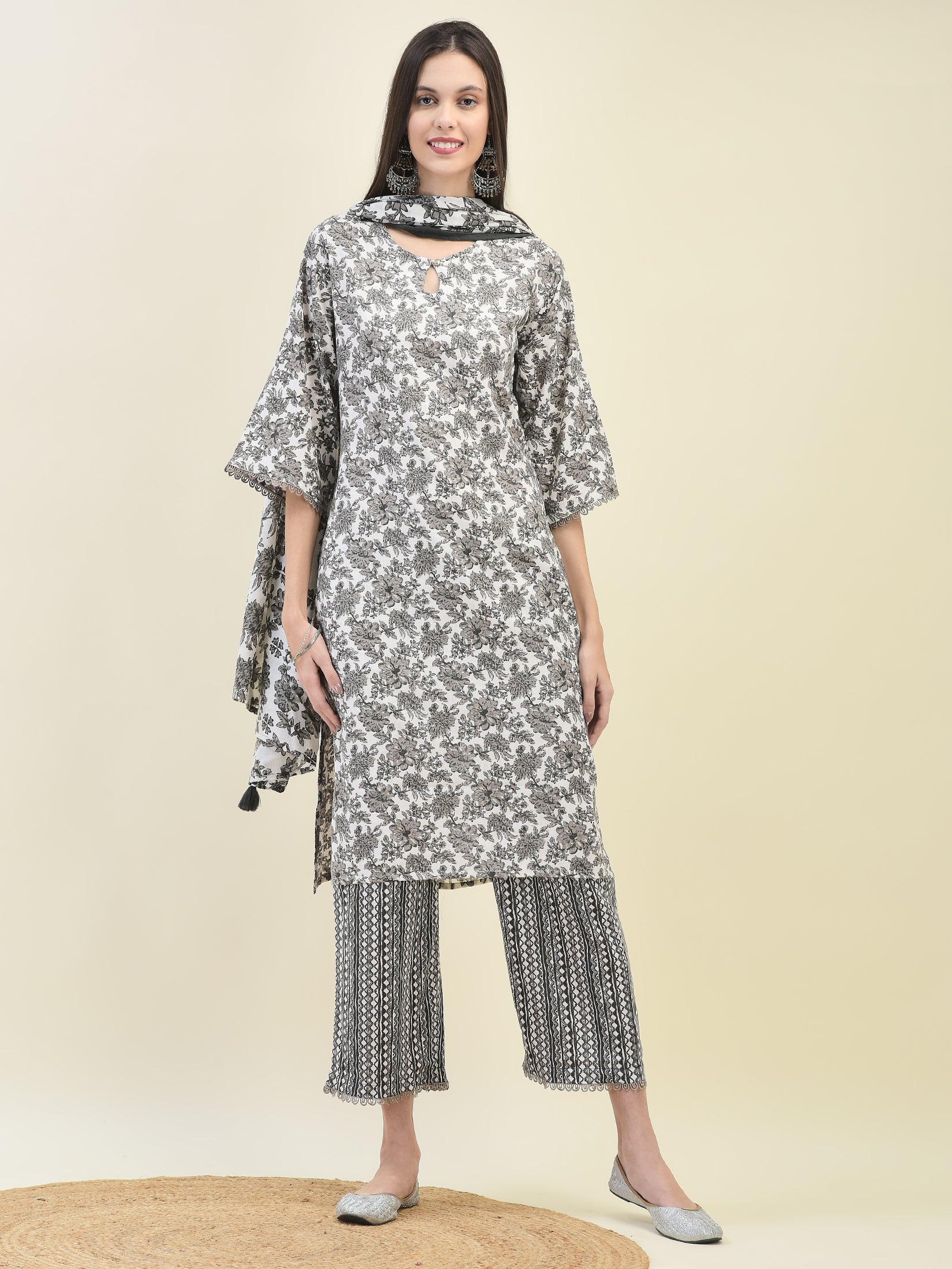 20399BLACK_WHITE_main