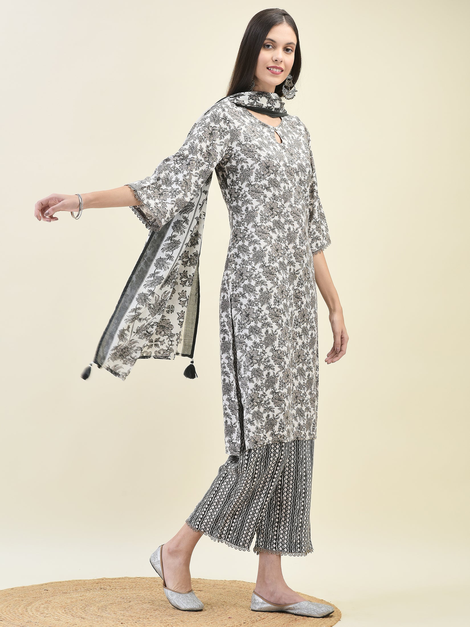 20399BLACK_WHITE_right