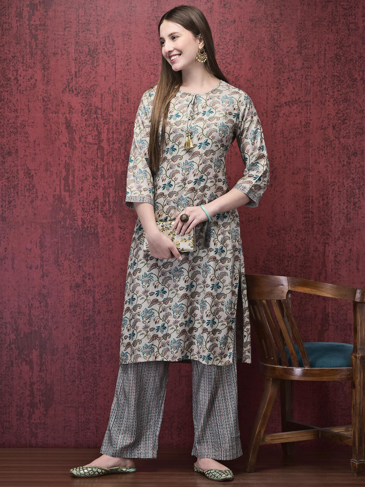 Women Muslin Blue Floral Print Kurta With Comfort Pant.