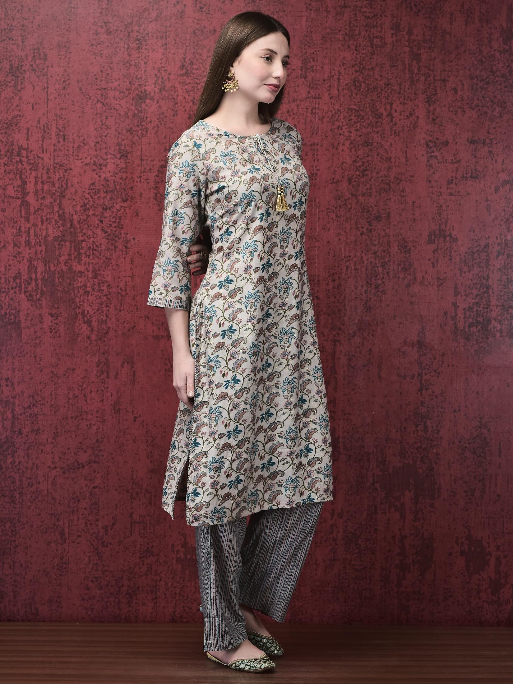Women Muslin Blue Floral Print Kurta With Comfort Pant.