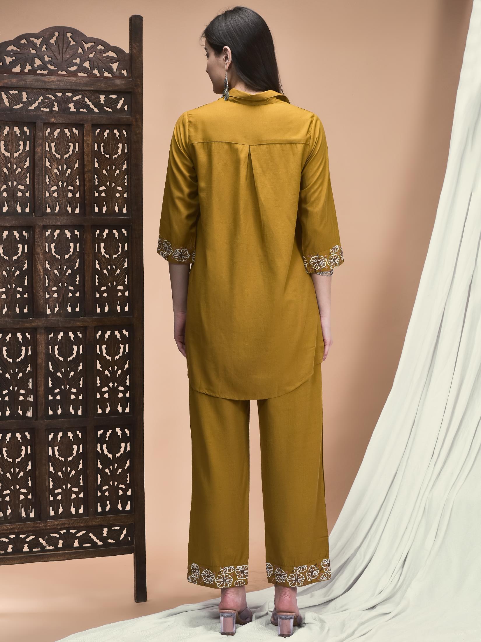 20462OCHRE_back