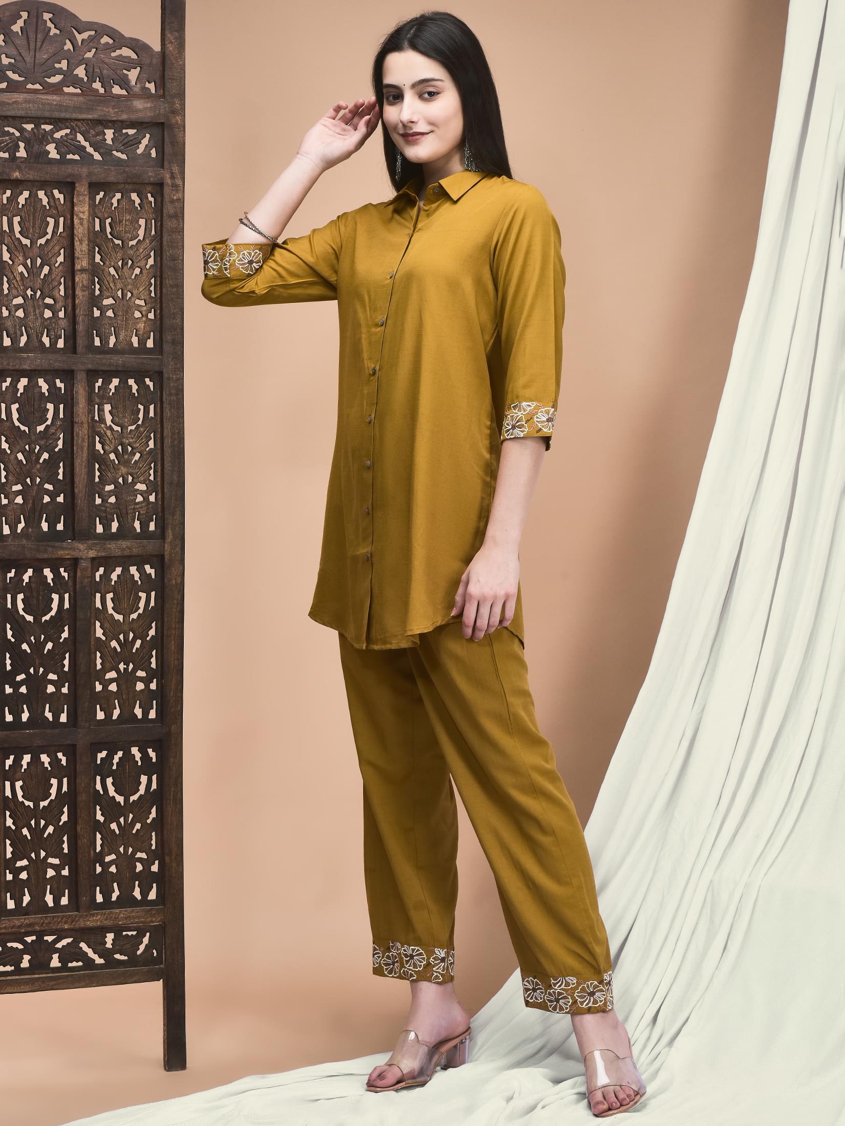 20462OCHRE_left