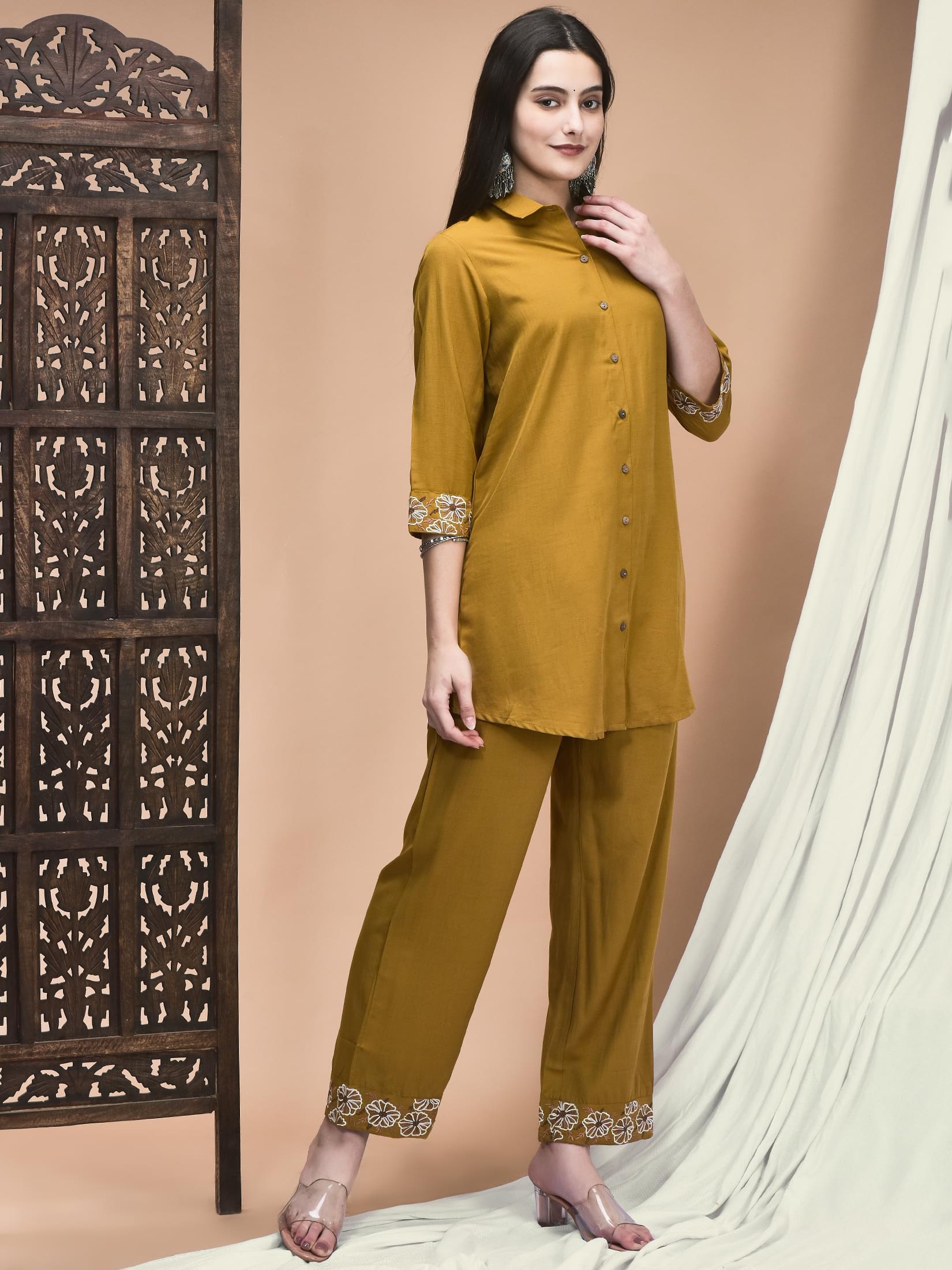 20462OCHRE_right