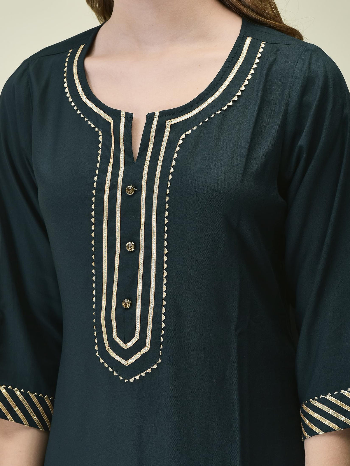 Women Soild Emerald Green Kurta Comfort Pant Dupatta.