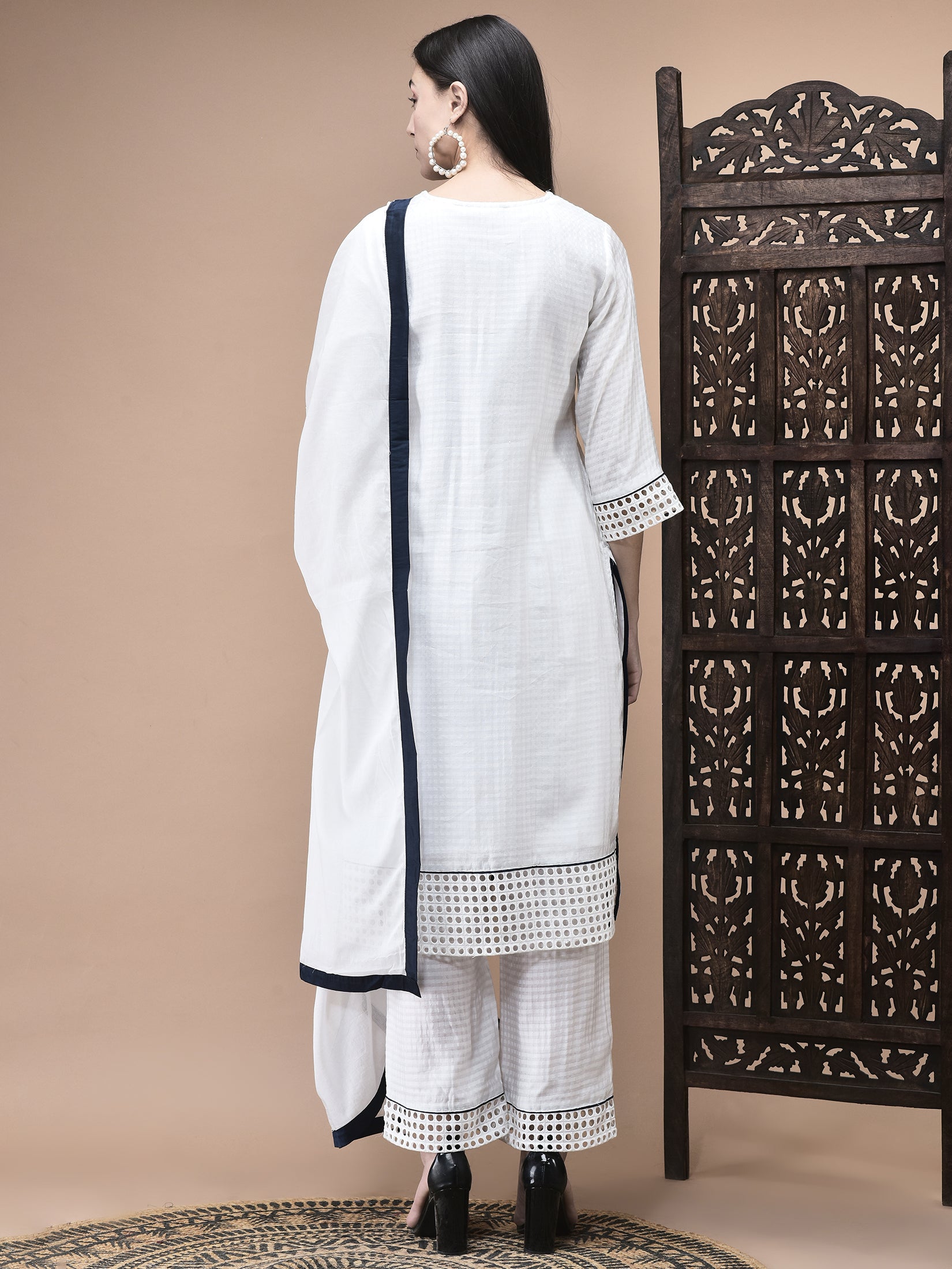 Women Viscose White Embroidered Kurta Comfort Pant Dupatta