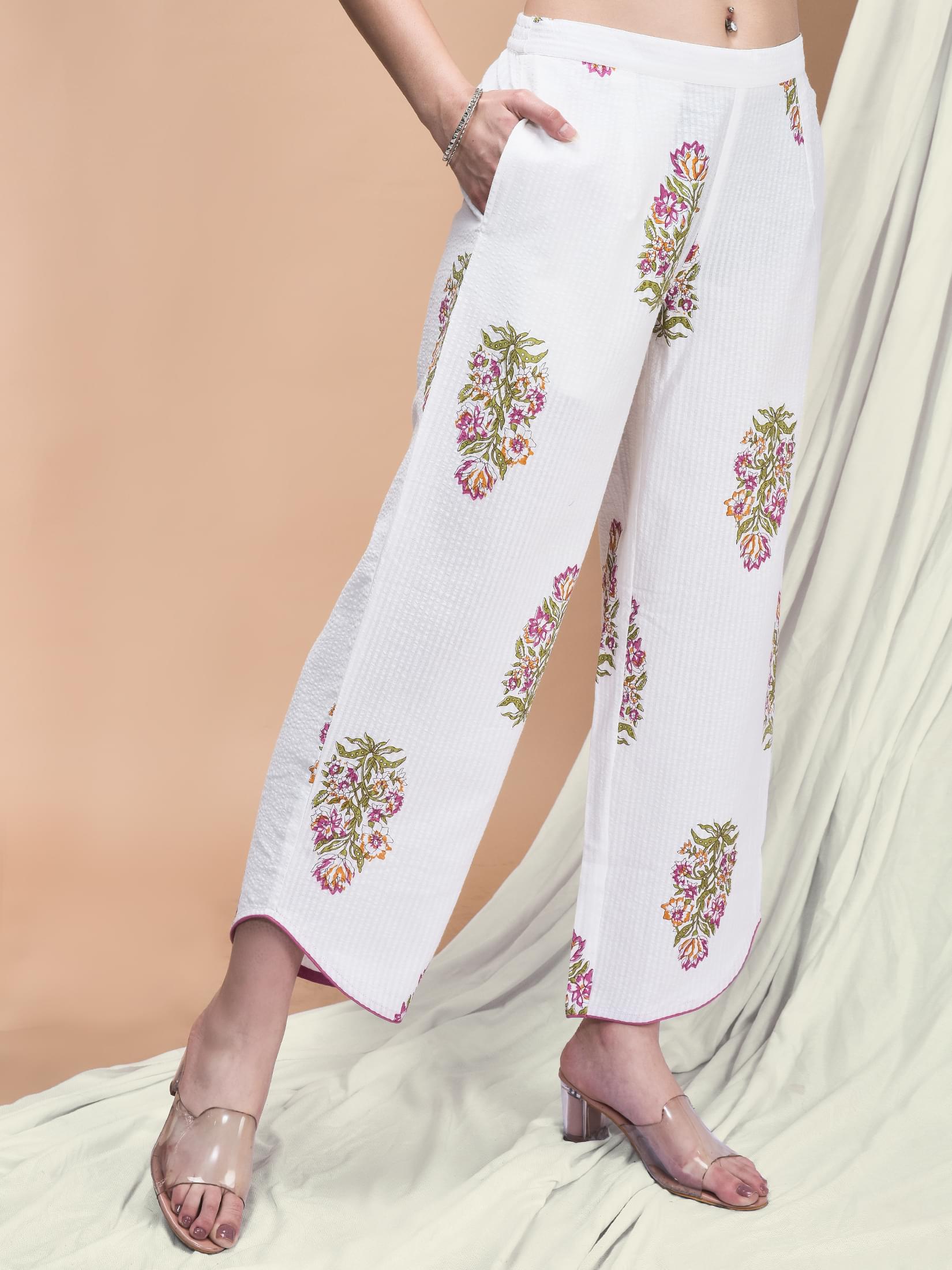 Women Cotton White Floral Print Kurta With Comfort Pant.