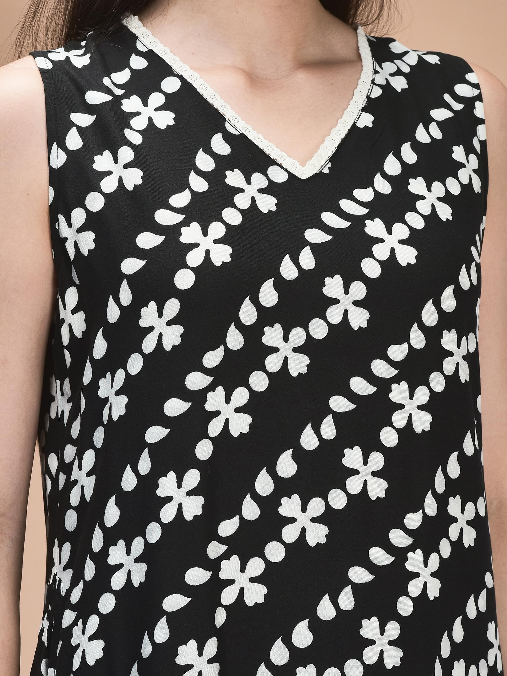Women Liva Black and White Printed A-line Dress.