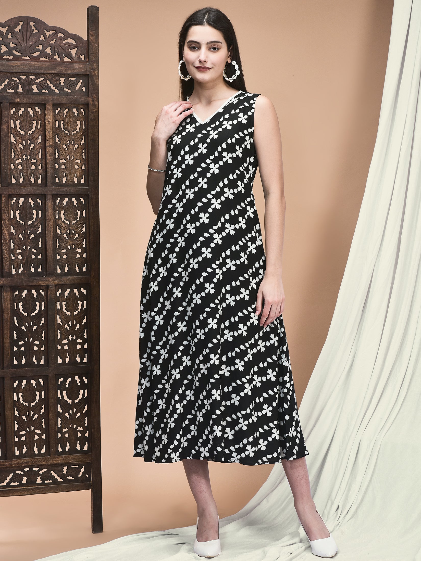 20619BLACK_WHITE_main