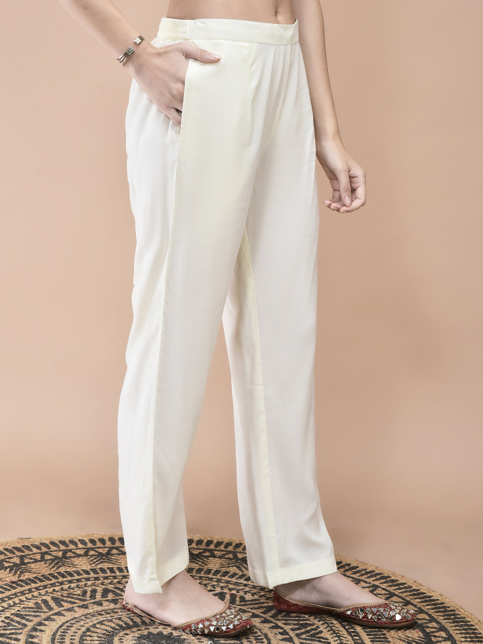 Women Liva Off White Ikat Print Kurta Comfort Pant Dupatta