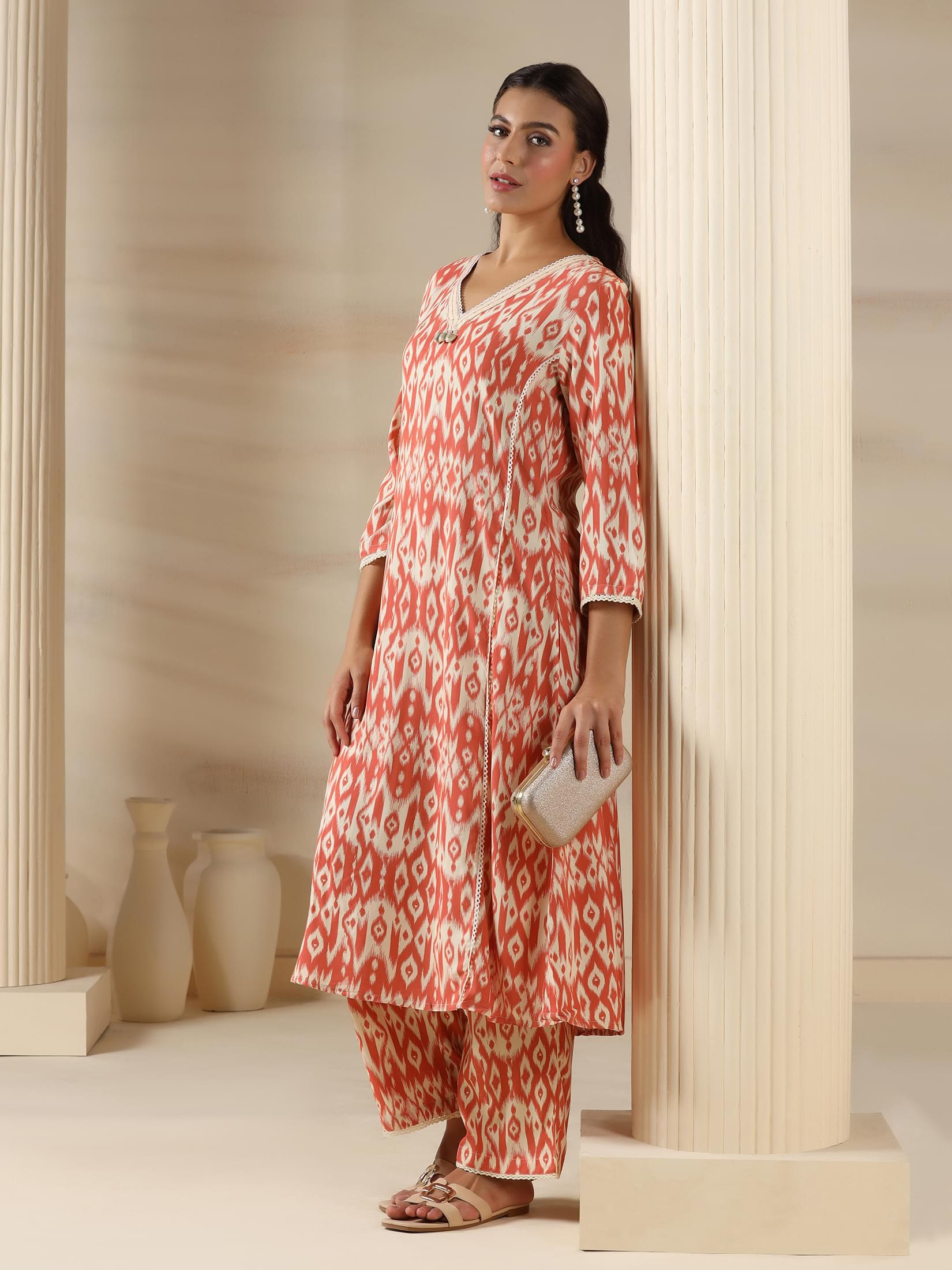 Women Liva Peach Geometric Print Kurta With Comfort Pant.