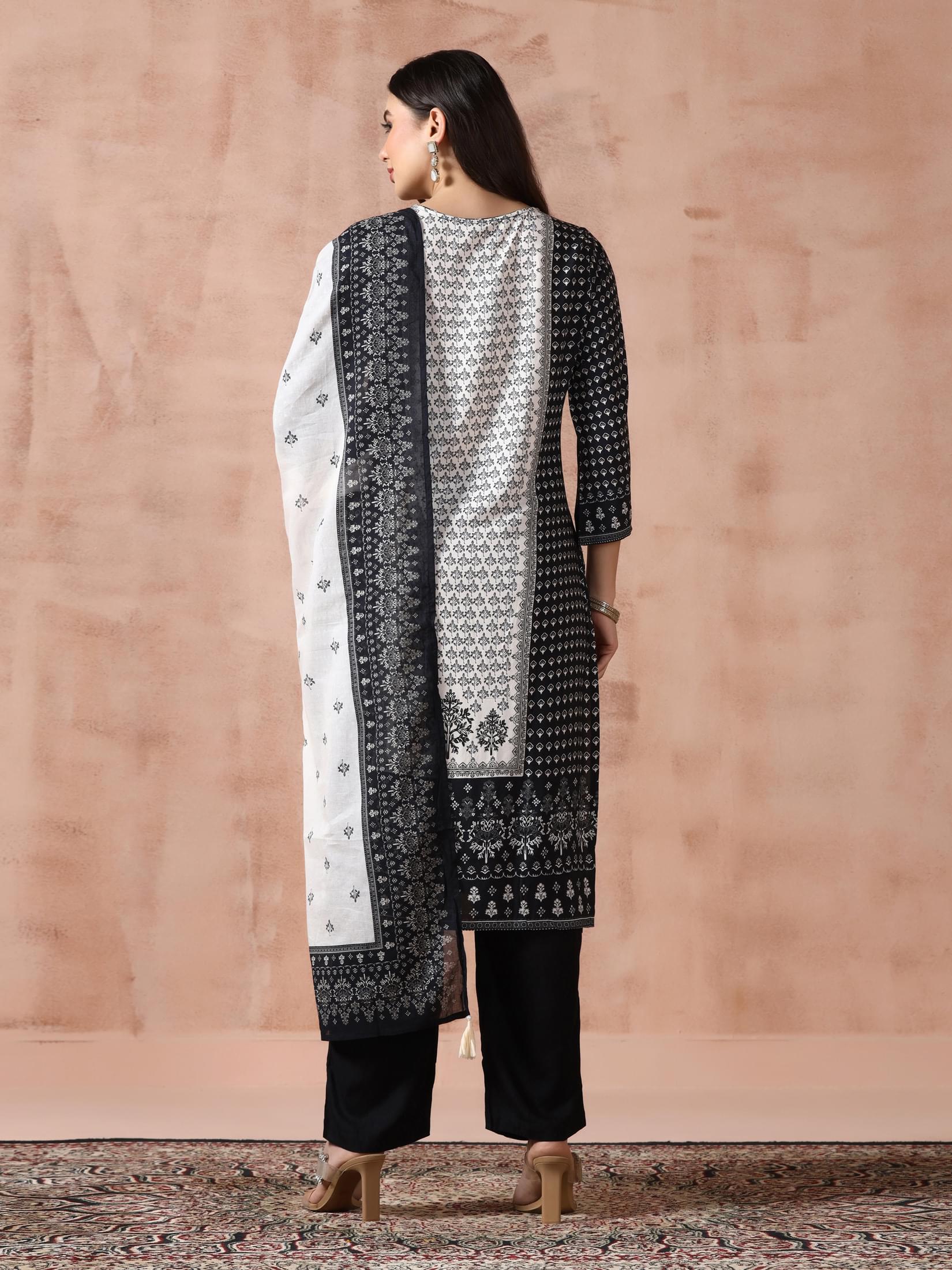 Women Liva Black Printed Kurta Comfort Pant Dupatta.