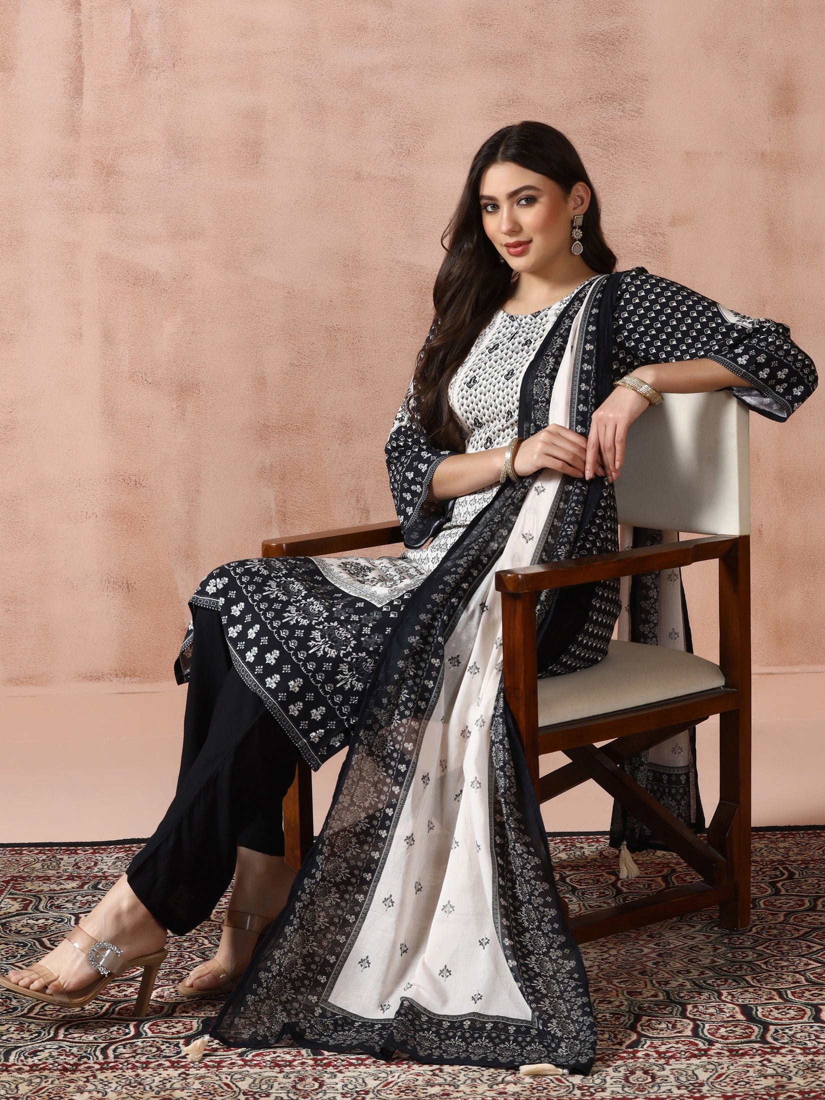 Women Liva Black Printed Kurta Comfort Pant Dupatta