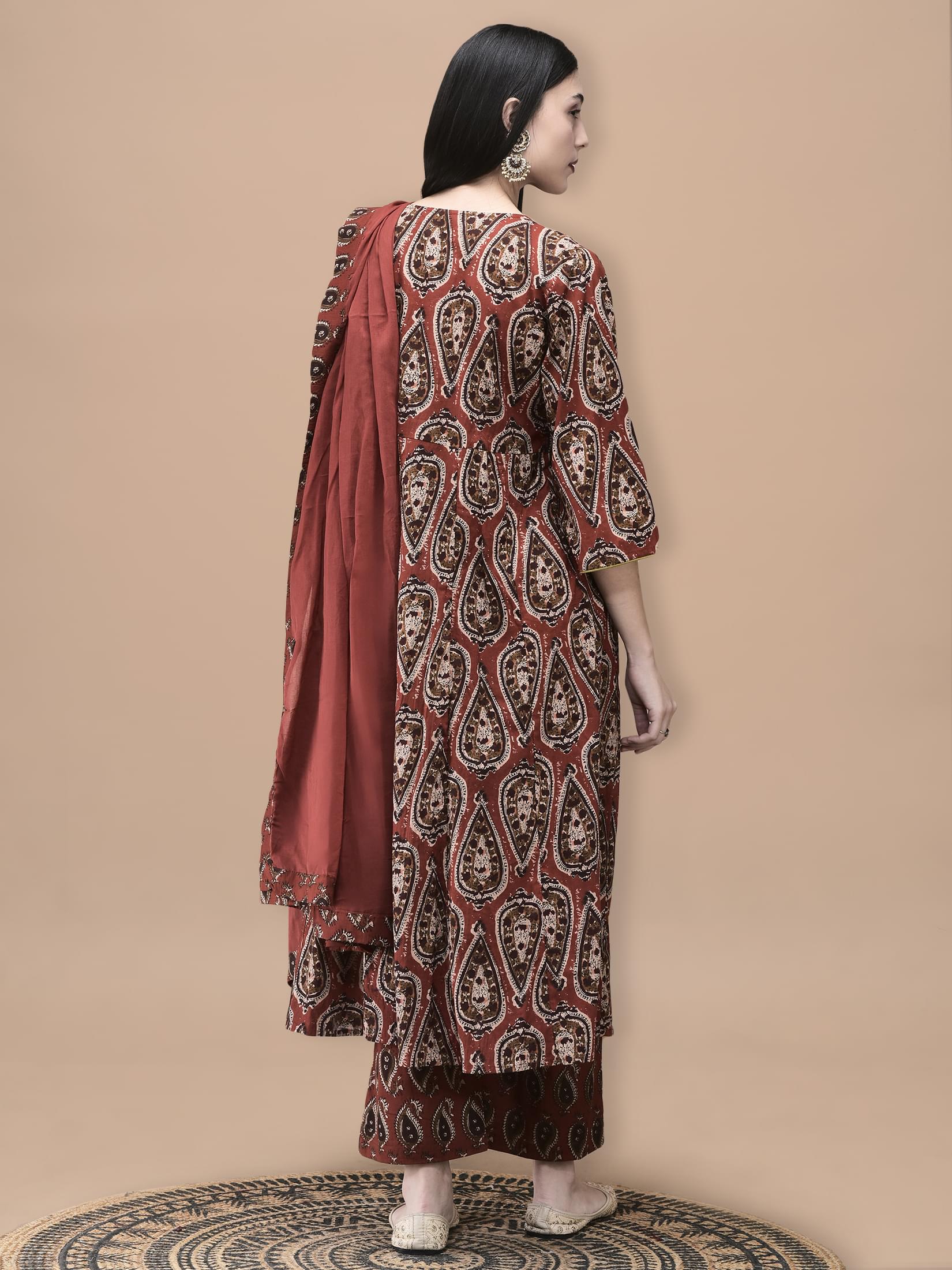 Women Cotton Rust Geometric Print Kurta Comfort Pant Dupatta.