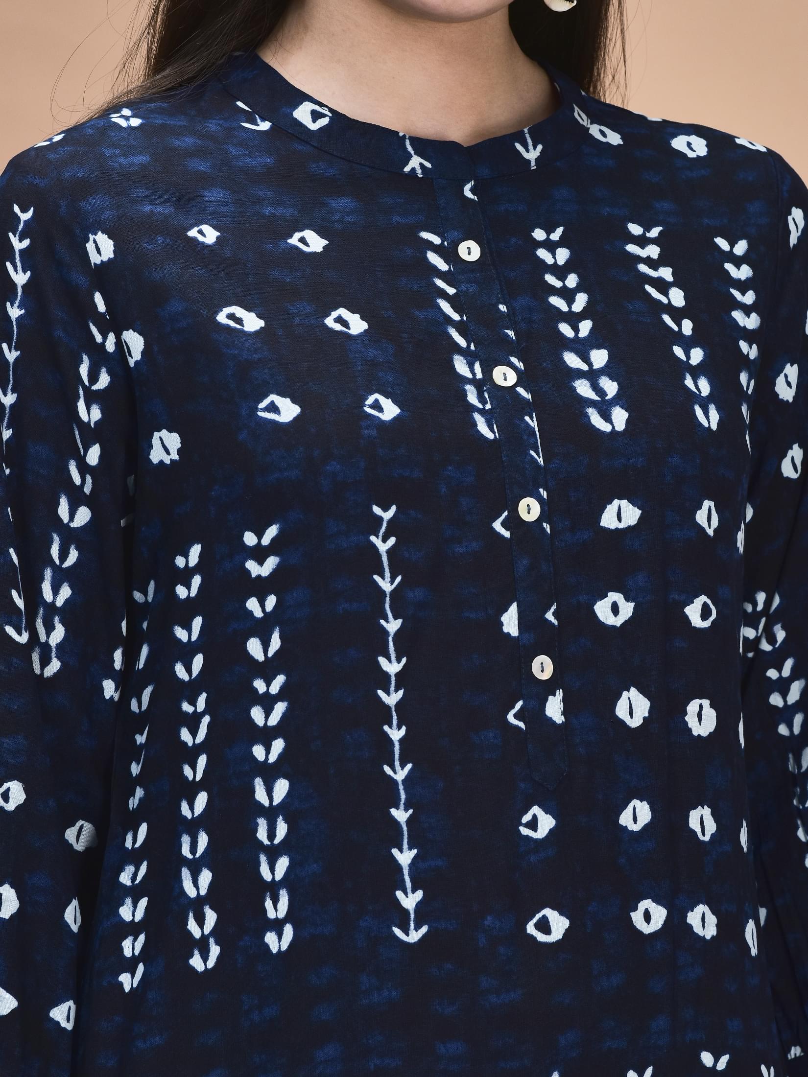 Women Liva Indigo Geometric Print Kurta.