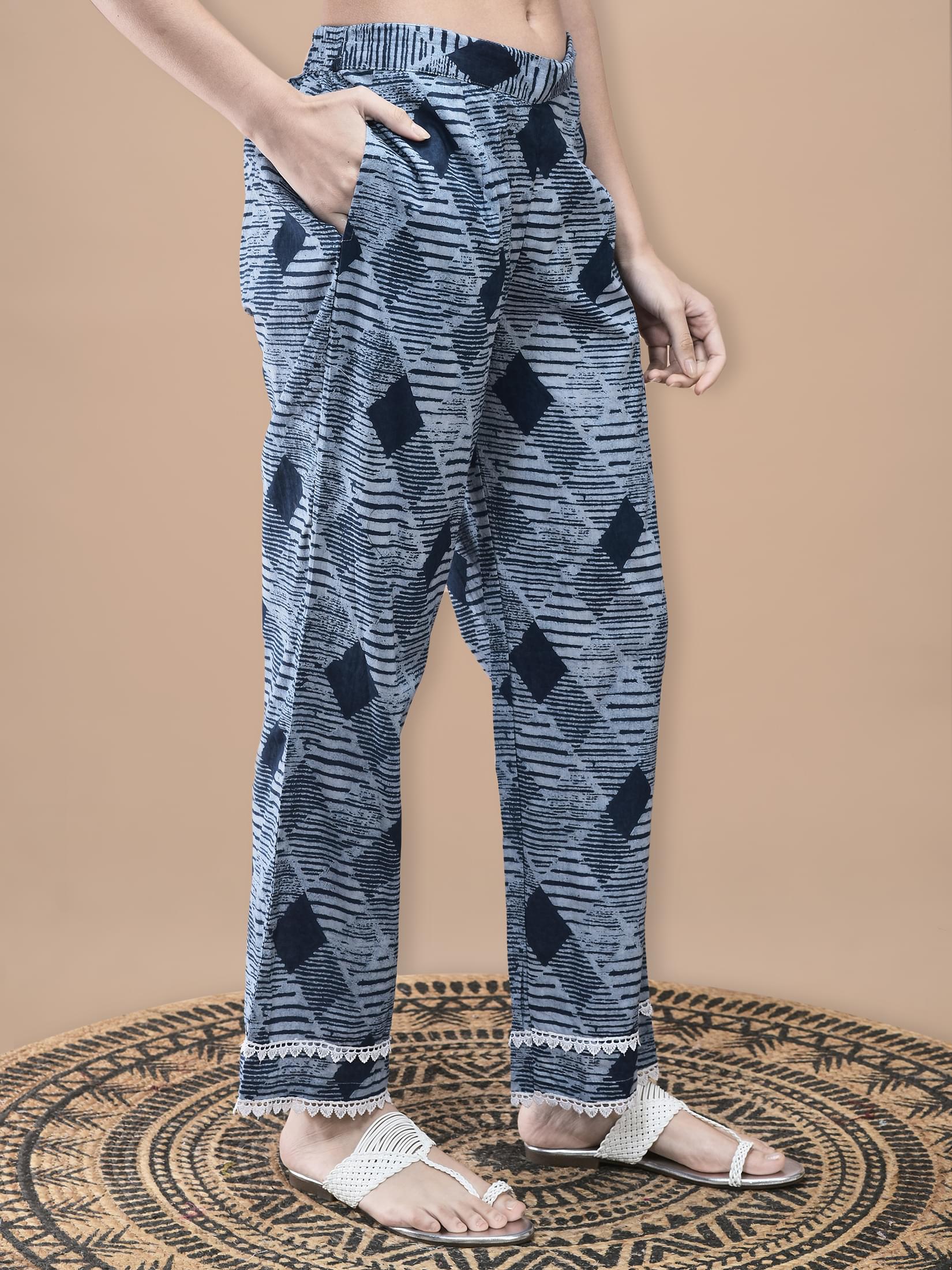 Women Cotton Blue Geometric Print Kurta Comfort Pant Dupatta.