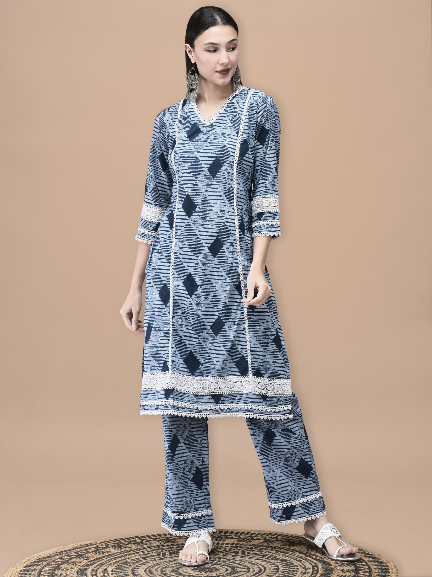 Women Cotton Blue Geometric Print Kurta Comfort Pant Dupatta.