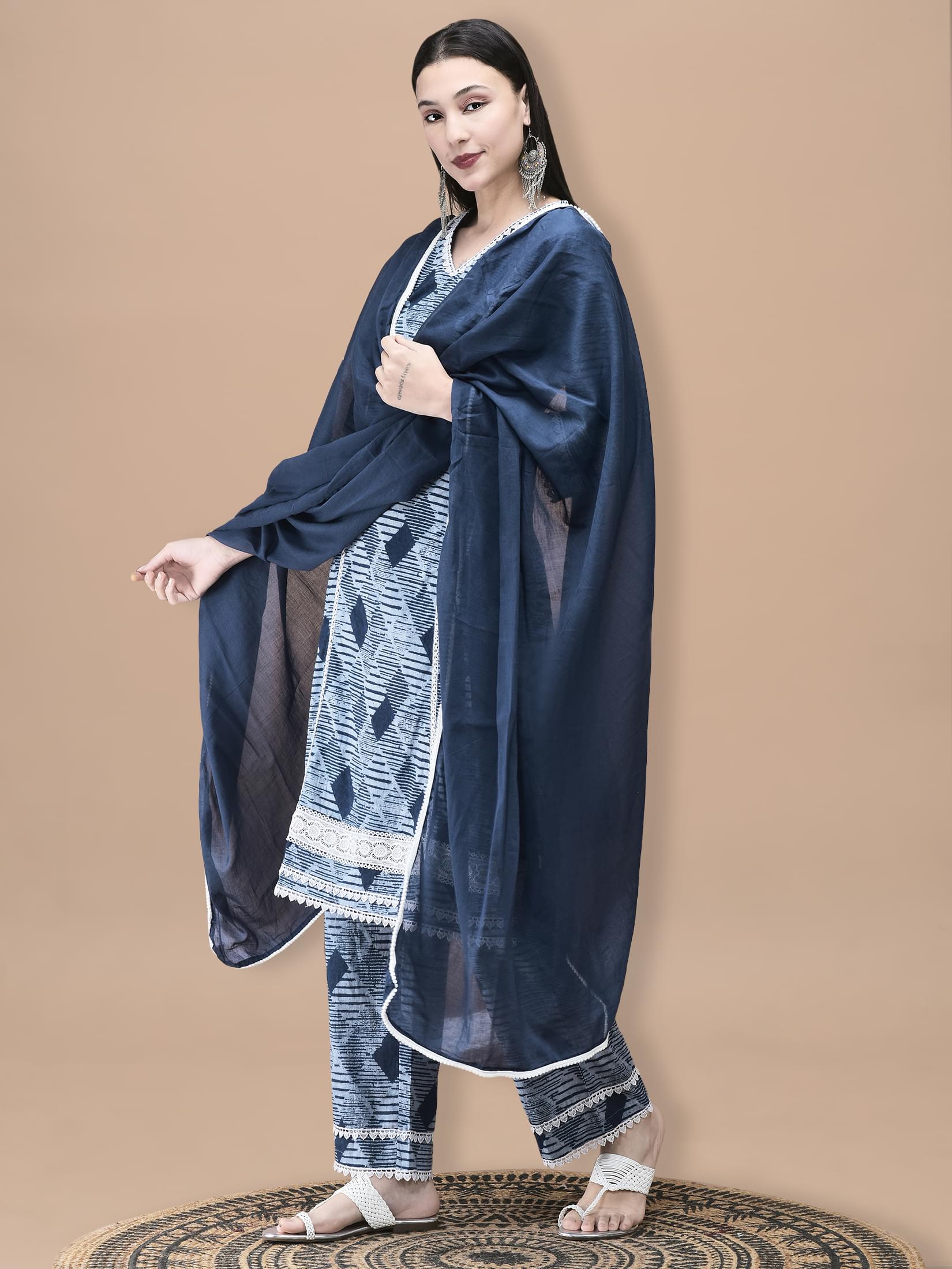 Women Cotton Blue Geometric Print Kurta Comfort Pant Dupatta.