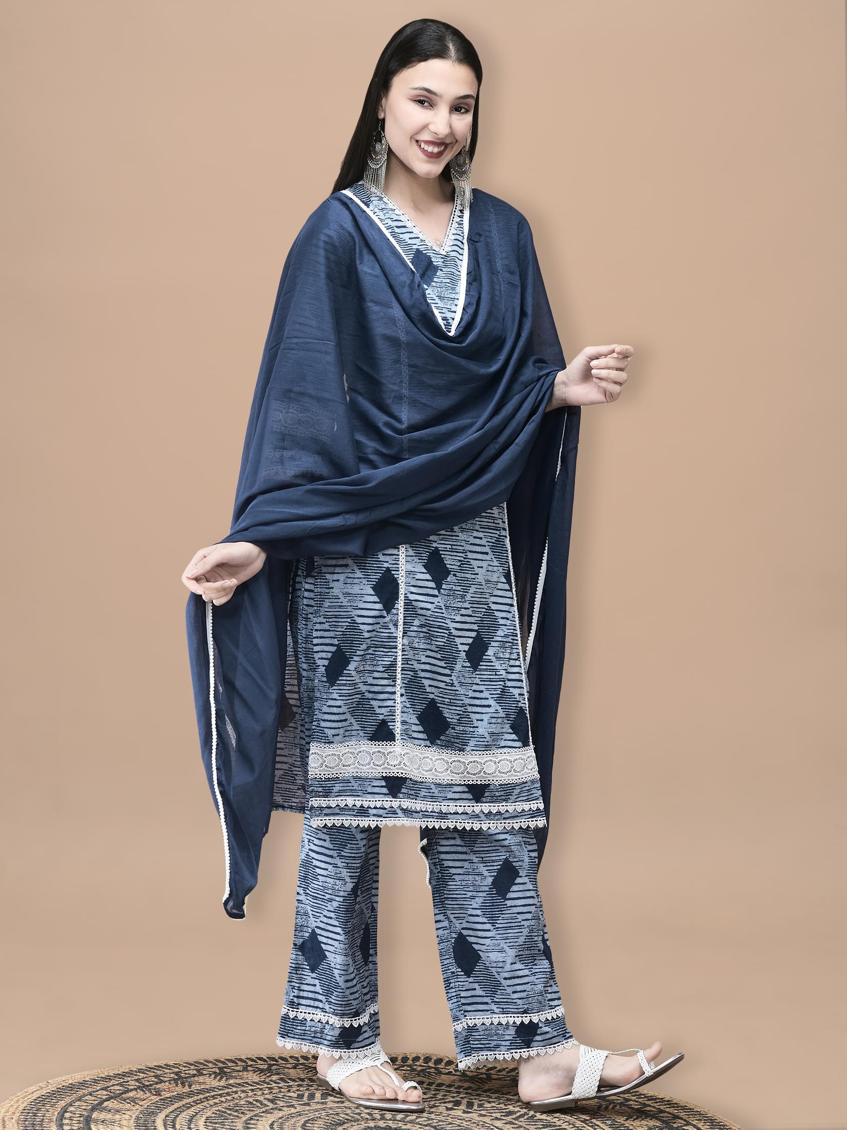 Women Cotton Blue Geometric Print Kurta Comfort Pant Dupatta.