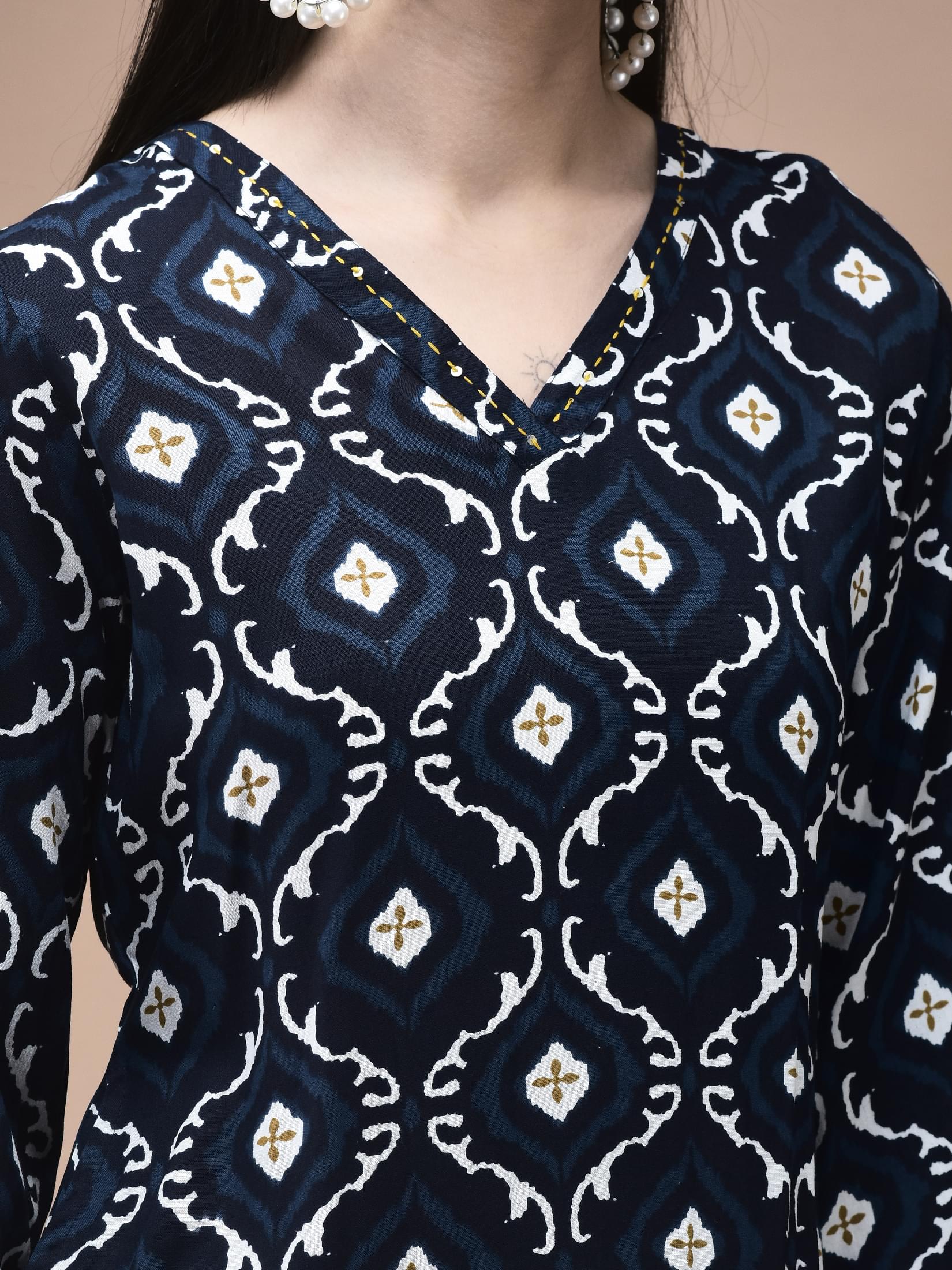 Women Liva Blue Geometric Print Kurta.