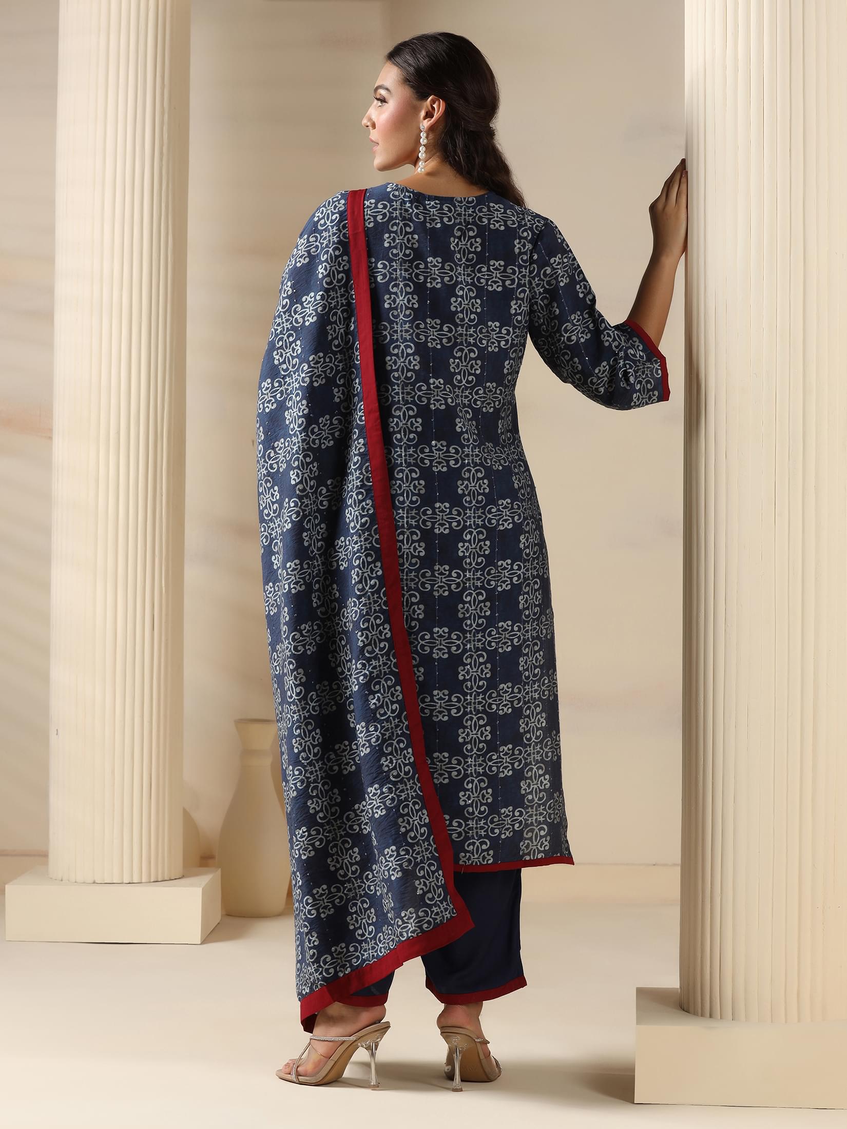 Women Muslin Navy Blue Abstract Print Kurta Comfort Pant Dupatta.
