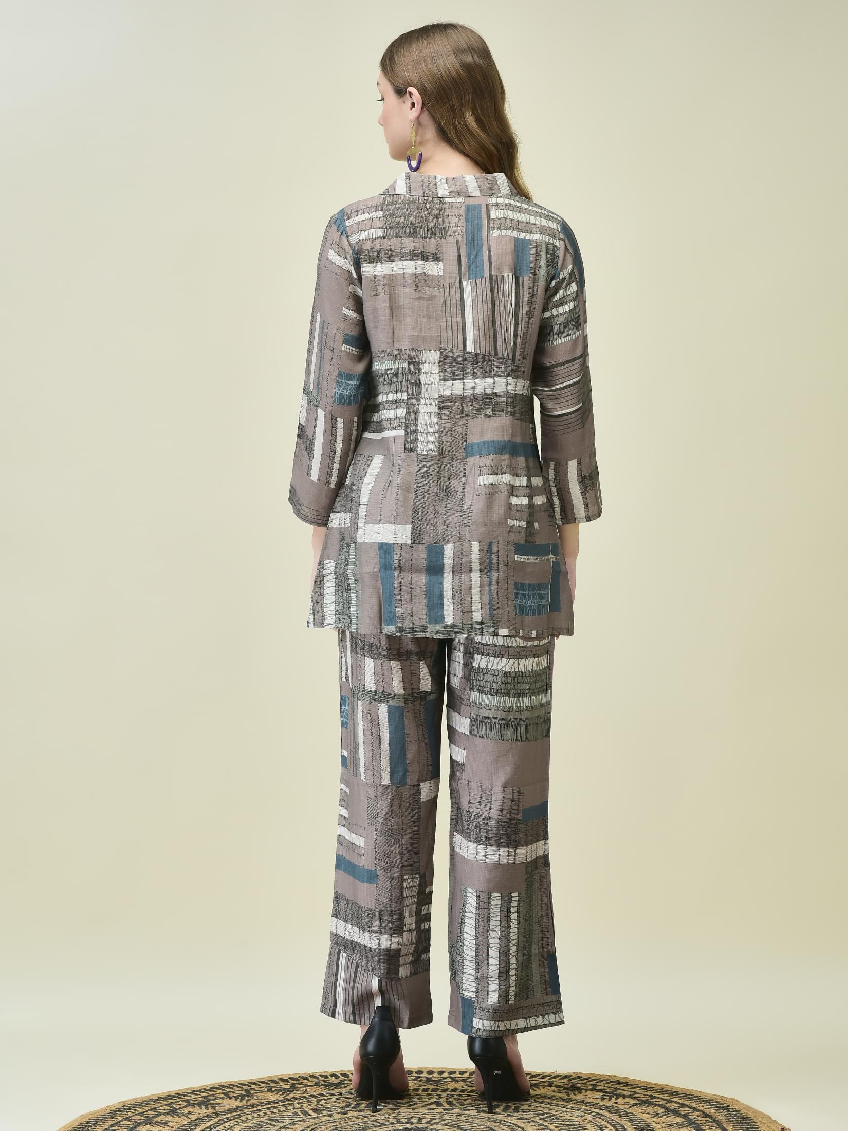 Women Liva Khadi Silk Grey Geometric Print Co-Ord Set.