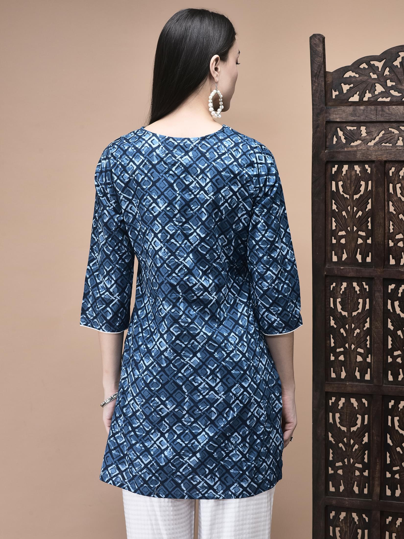 Women Cotton Blue Geometric Print Tunic.
