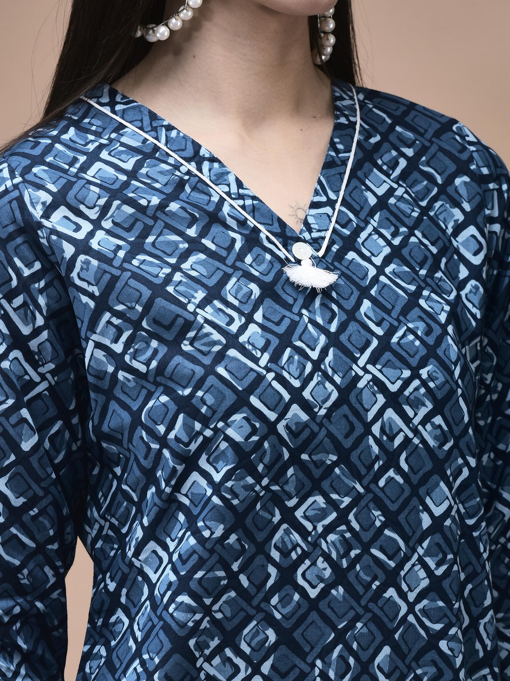 Women Cotton Blue Geometric Print Tunic.