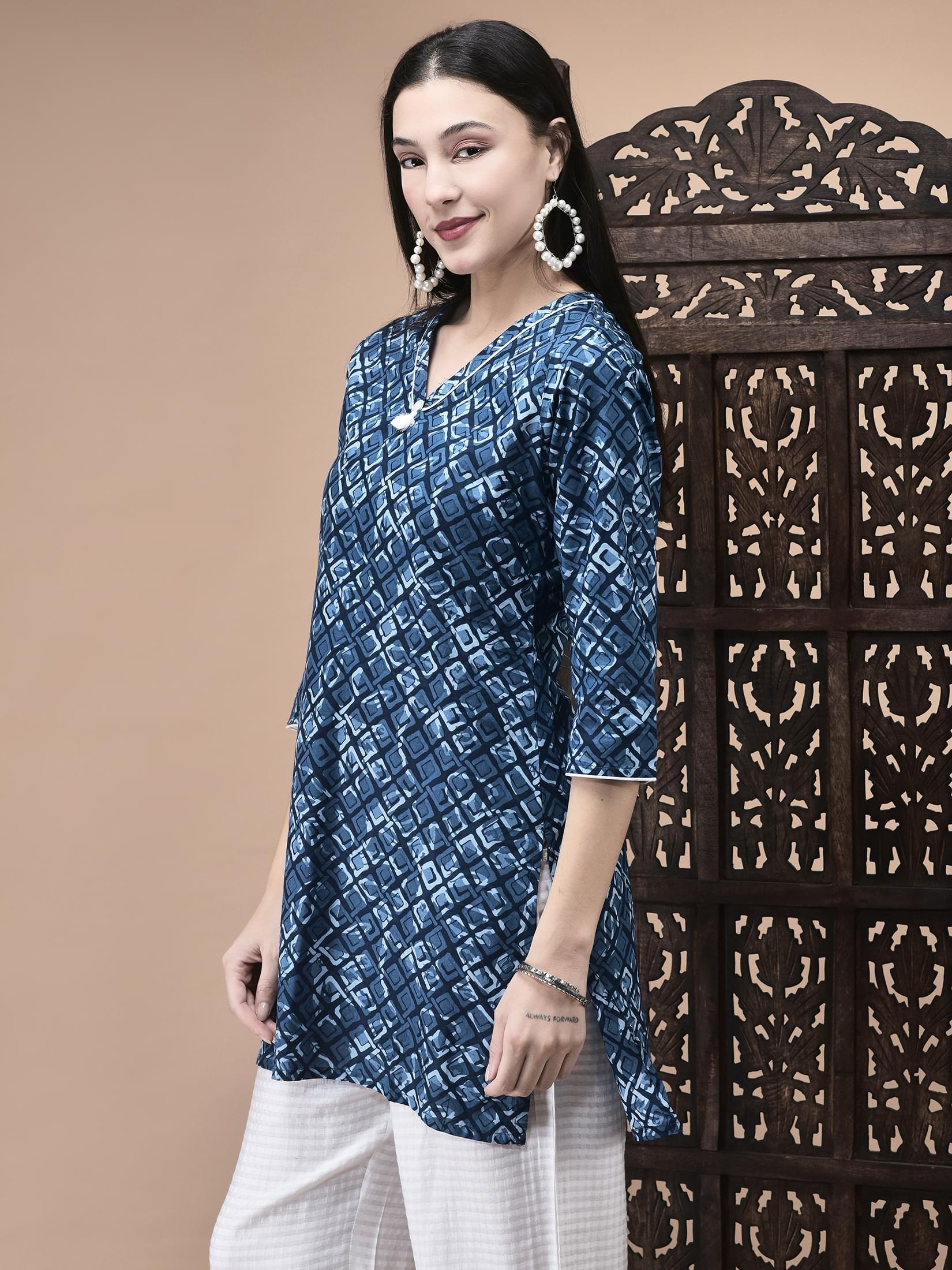 Women Cotton Blue Geometric Print Tunic.