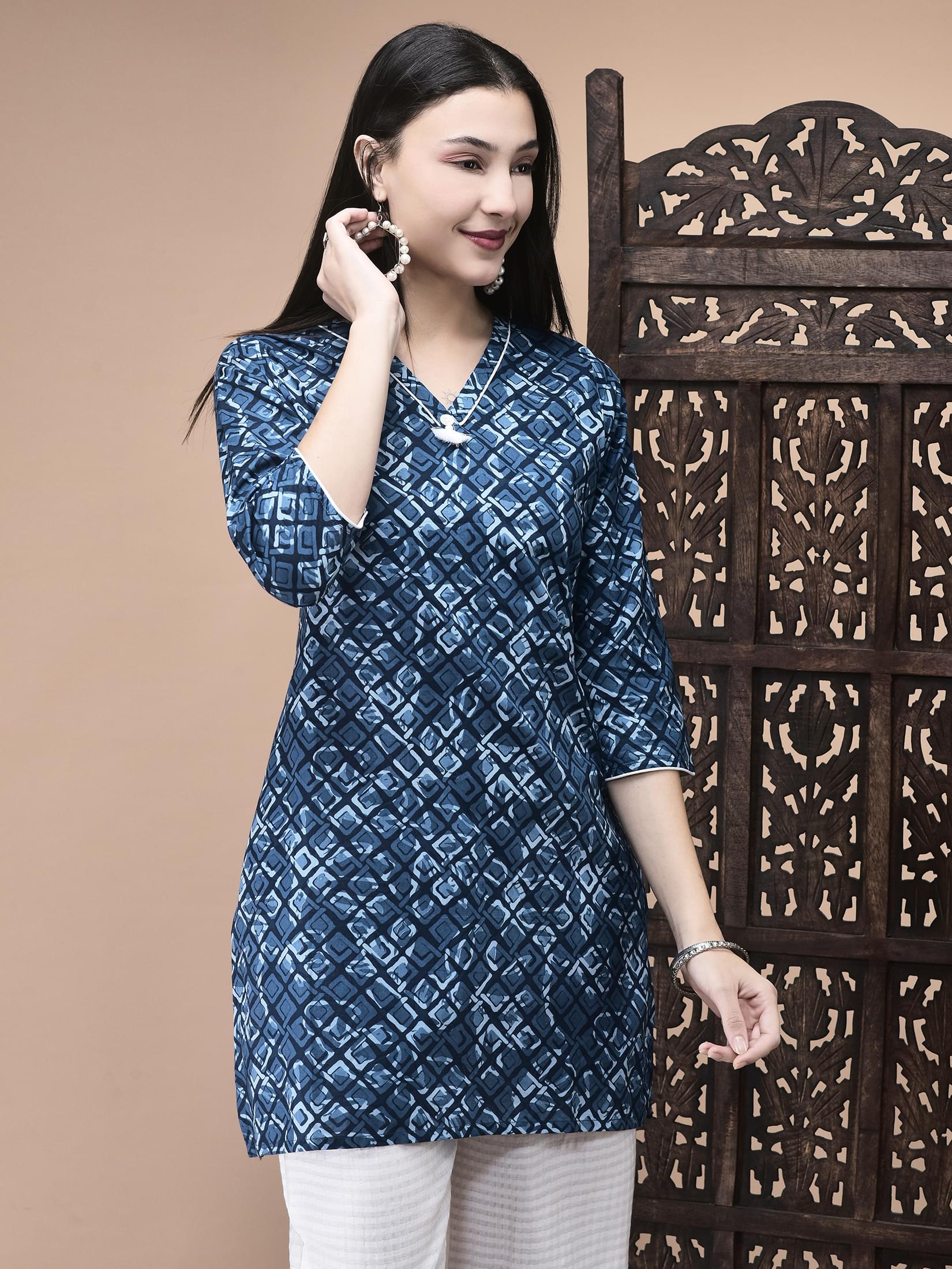 Women Cotton Blue Geometric Print Tunic.