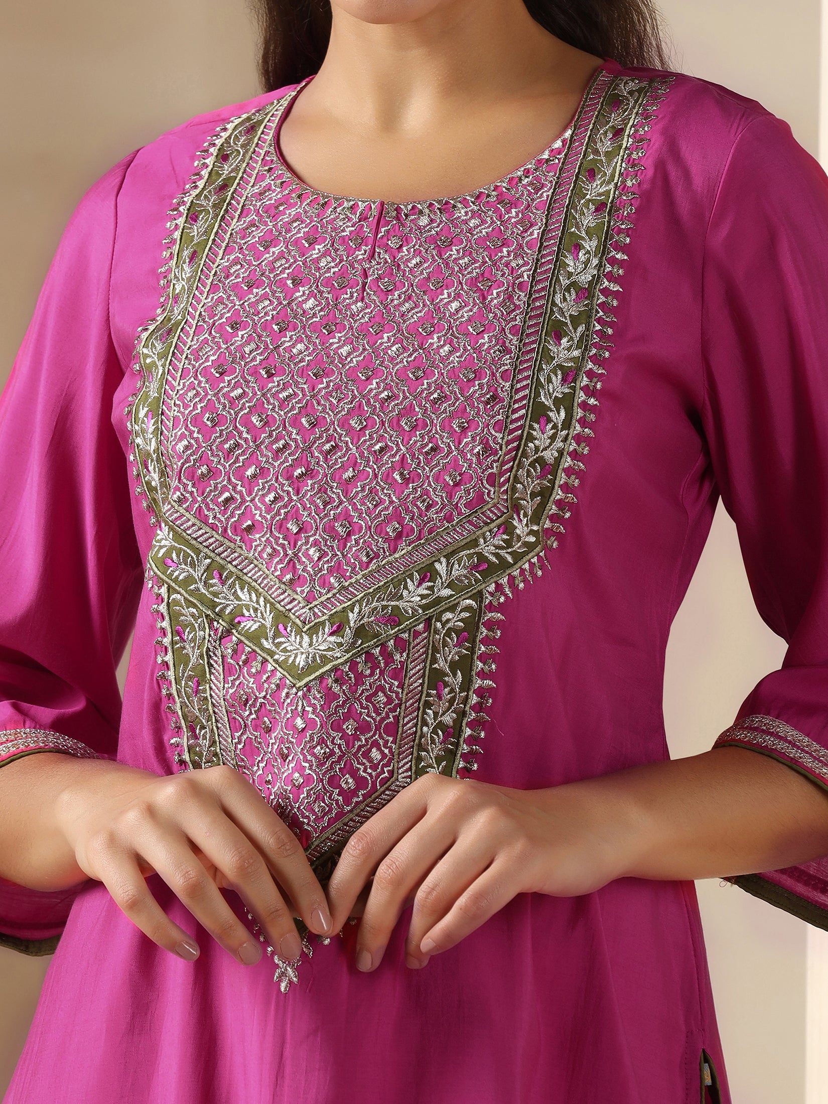 25109PINK_OLIVEGREEN_closer