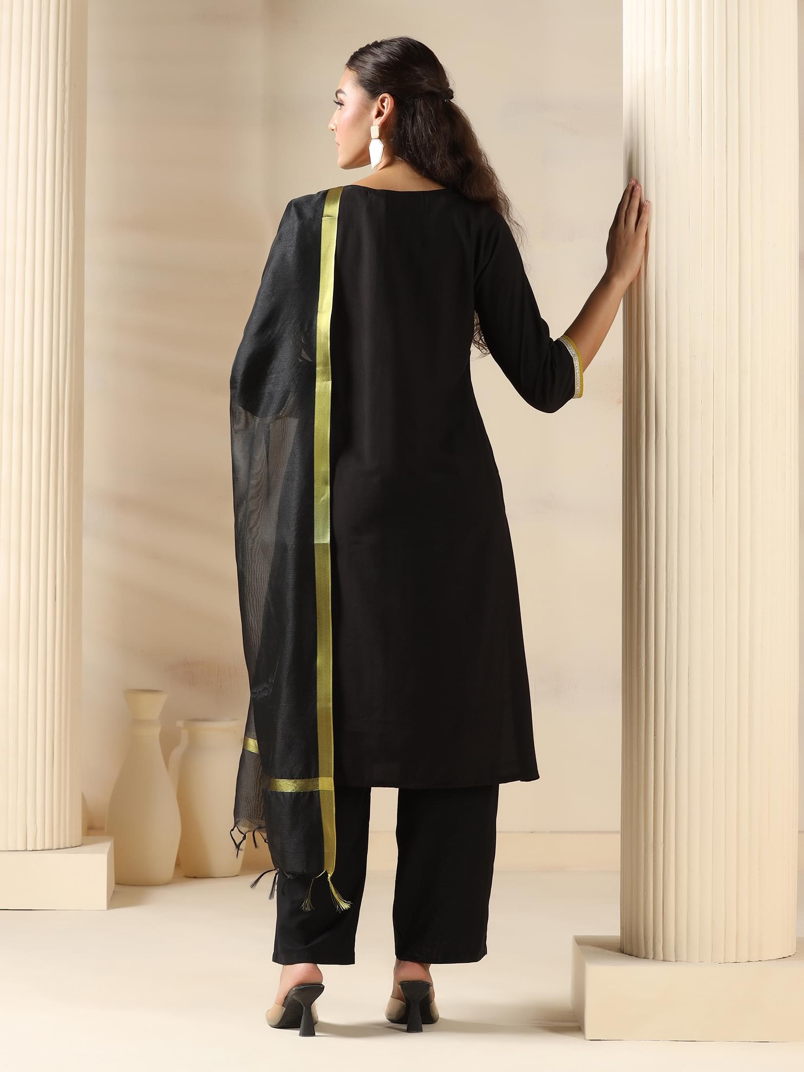 Women Liva Black Solid Kurta Comfort Pant Dupatta.