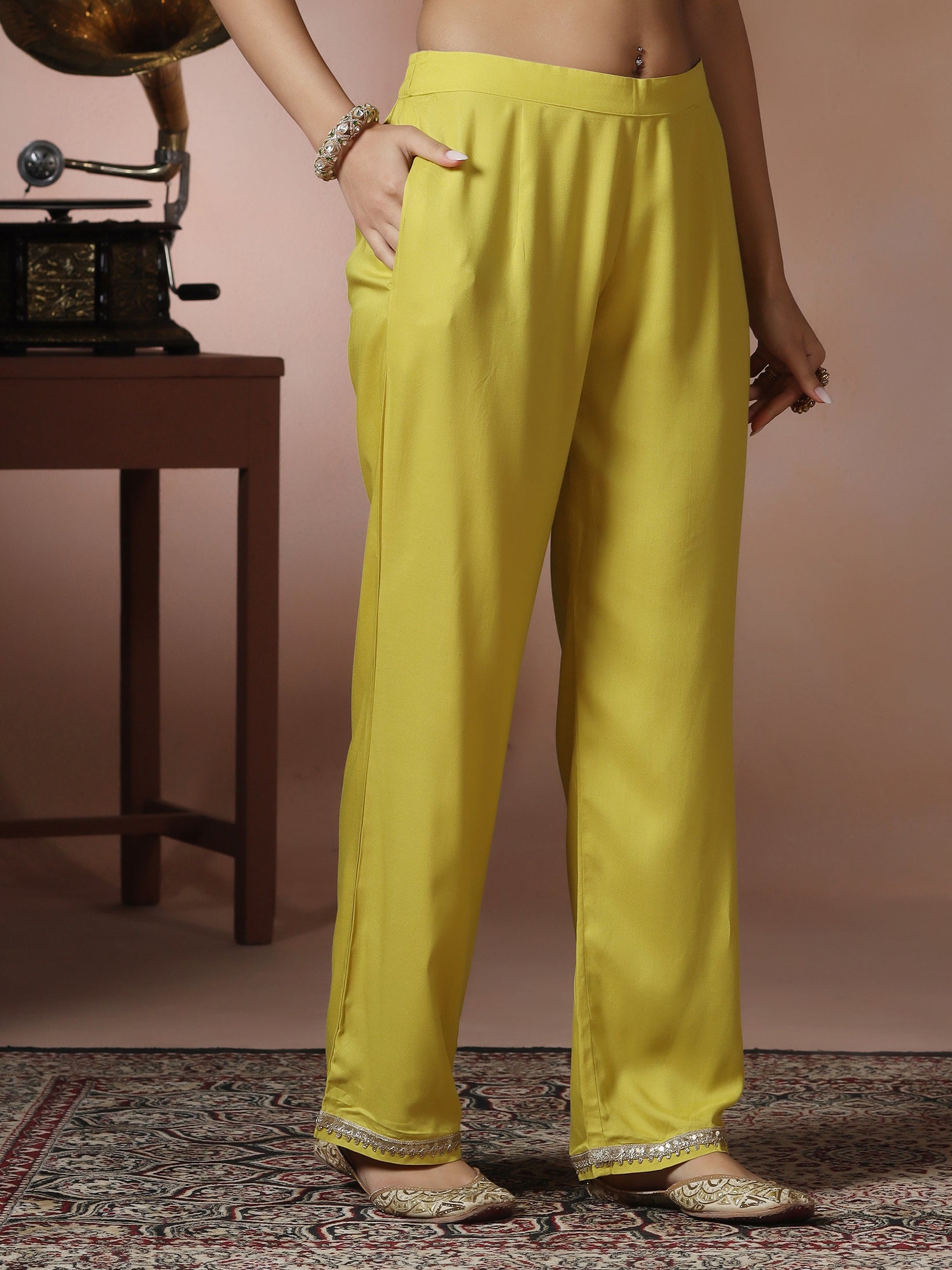 Women Liva Green Solid Kurta Comfort Pant Dupatta