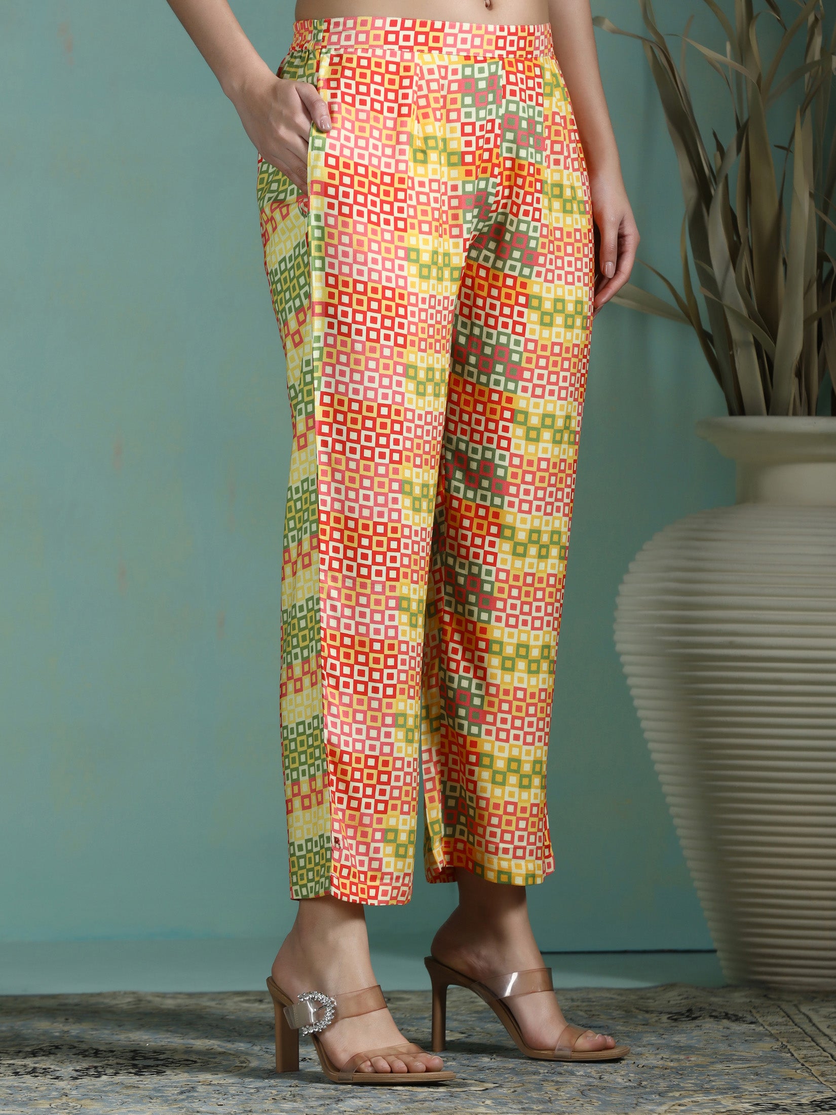 Women Liva Yellow Printed Kurta With Comfort Pant