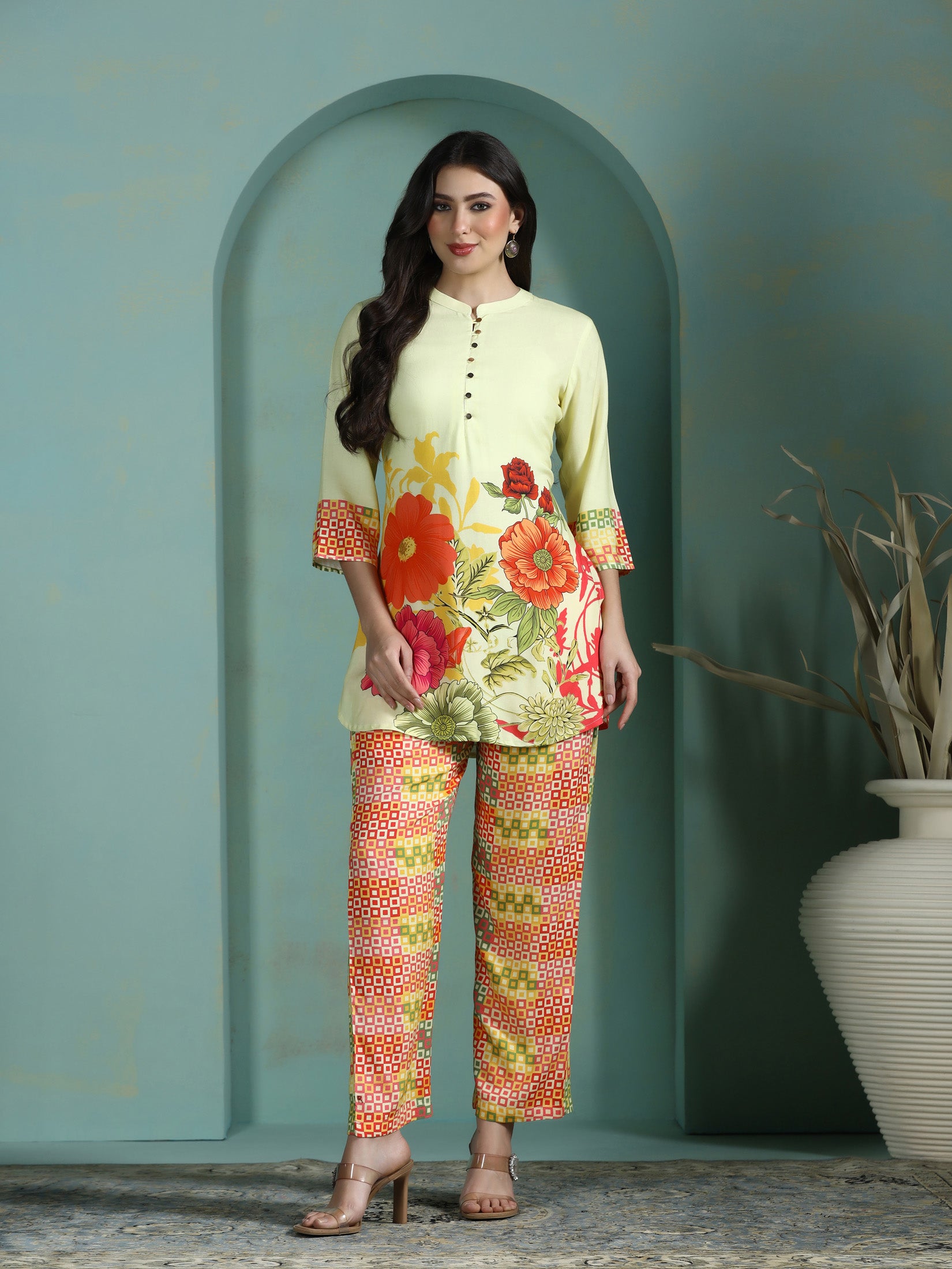 Women Liva Yellow Printed Kurta With Comfort Pant