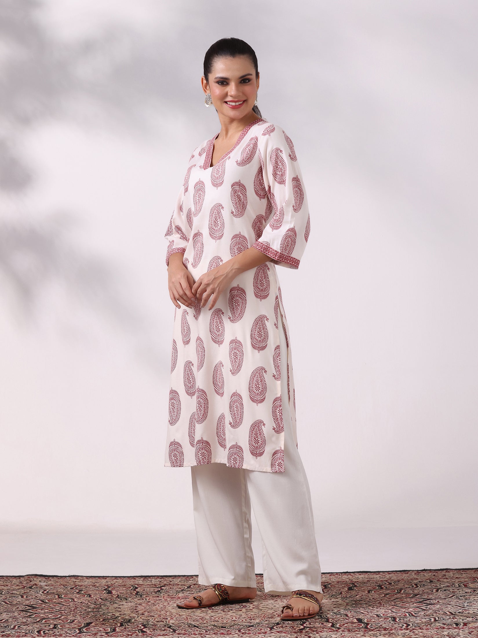 Women Liva Off White and Maroon Printed Kurta
