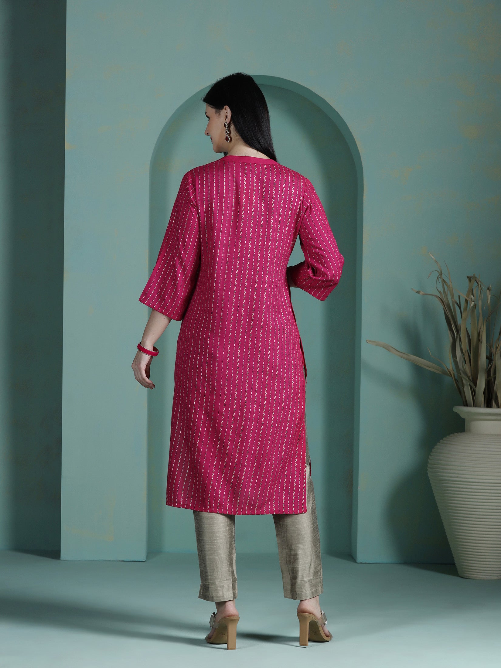 Women Liva Fuchsia Placement Print Kurta