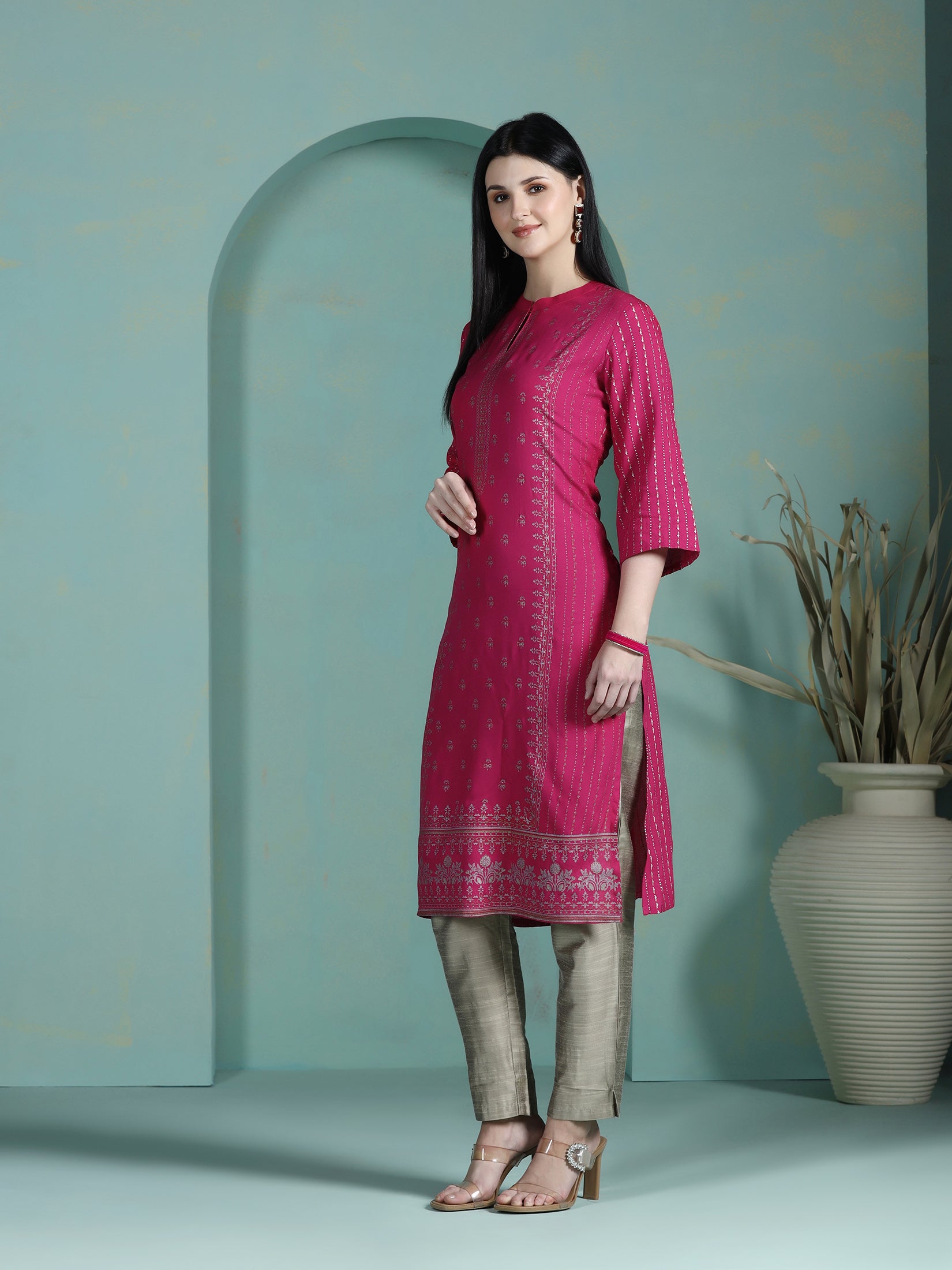 Women Liva Fuchsia Placement Print Kurta
