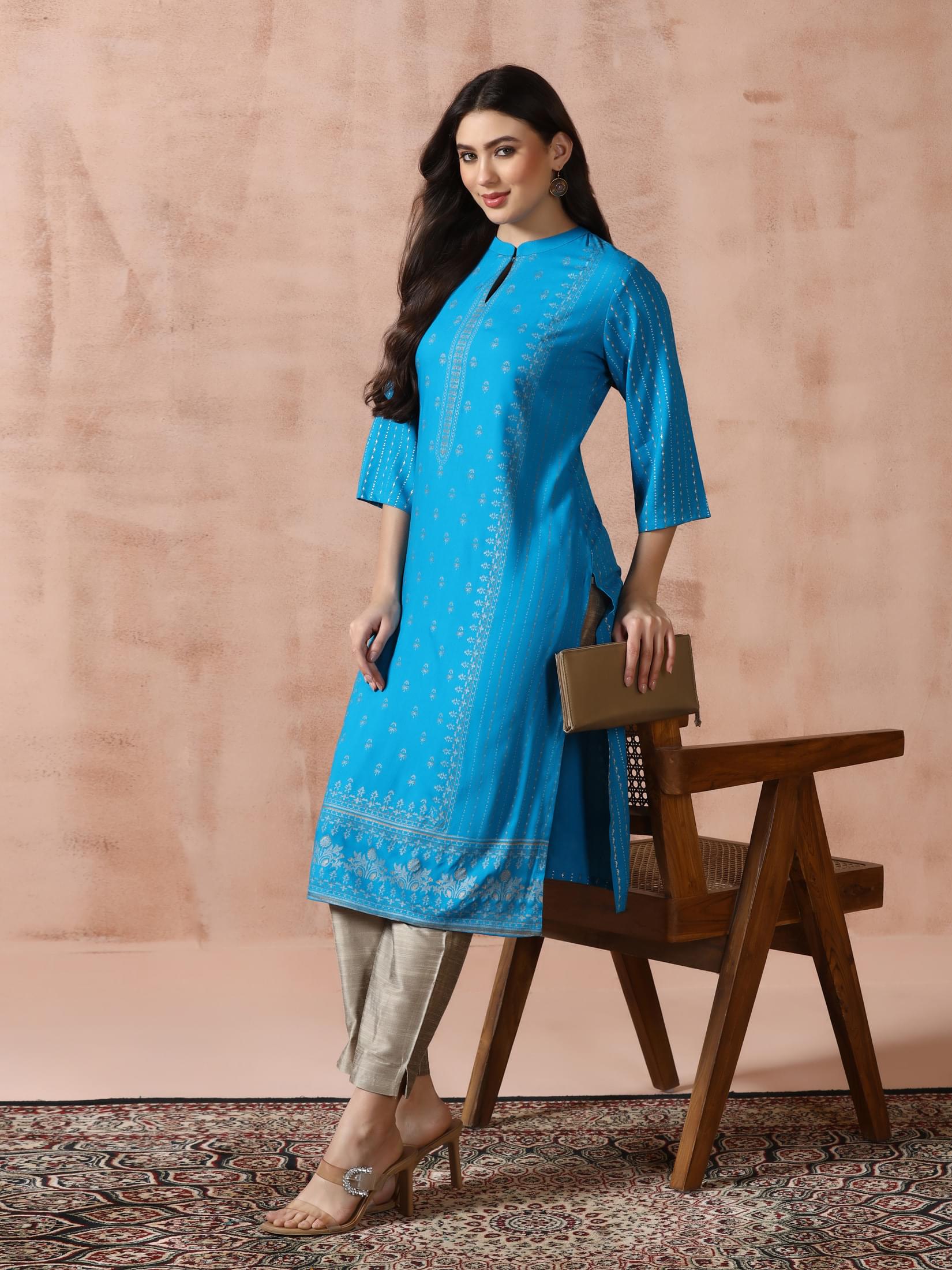Women Liva Rayon Blue Placement Print Kurta.